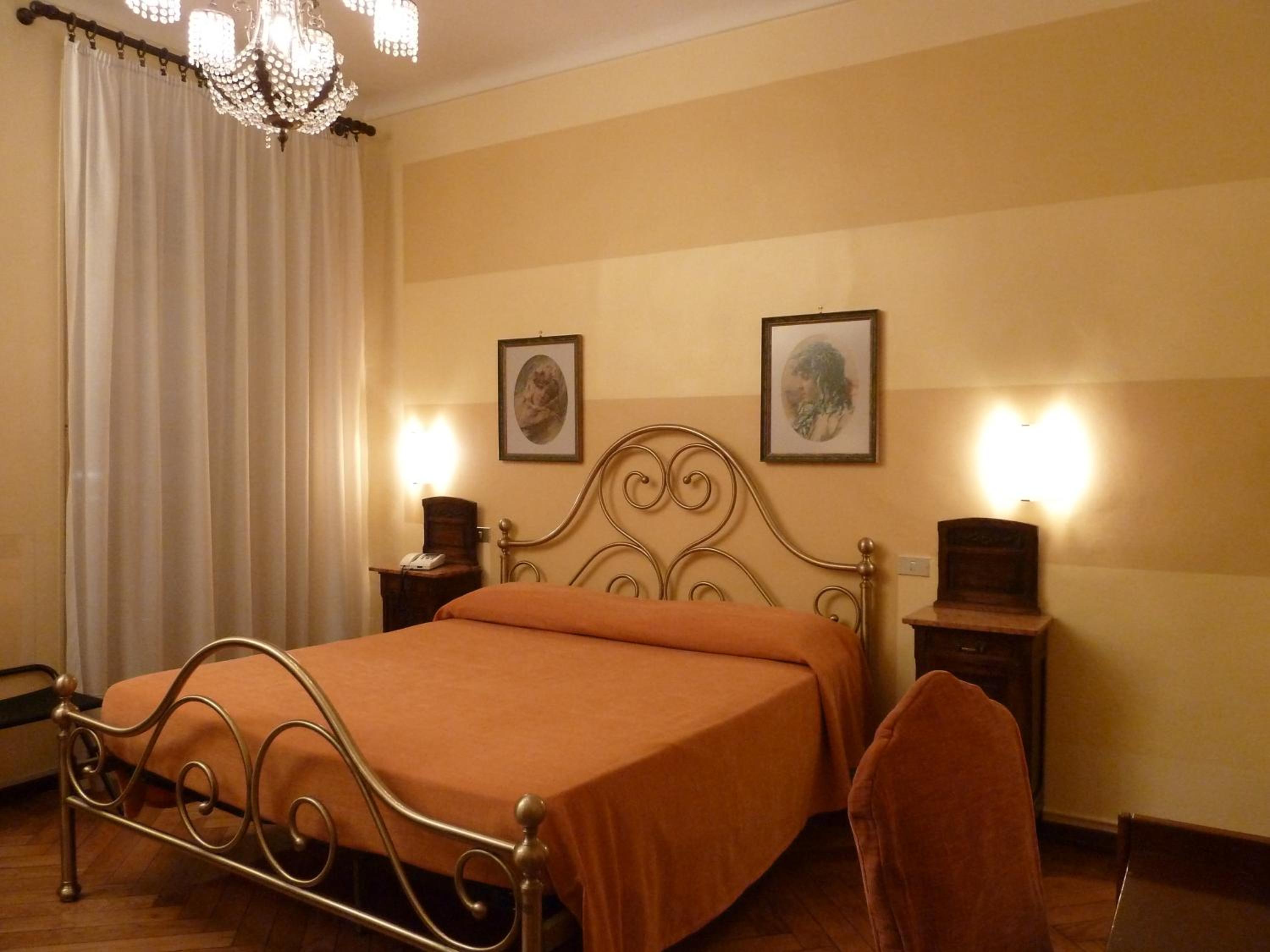 Standard Double Room - Photo 2