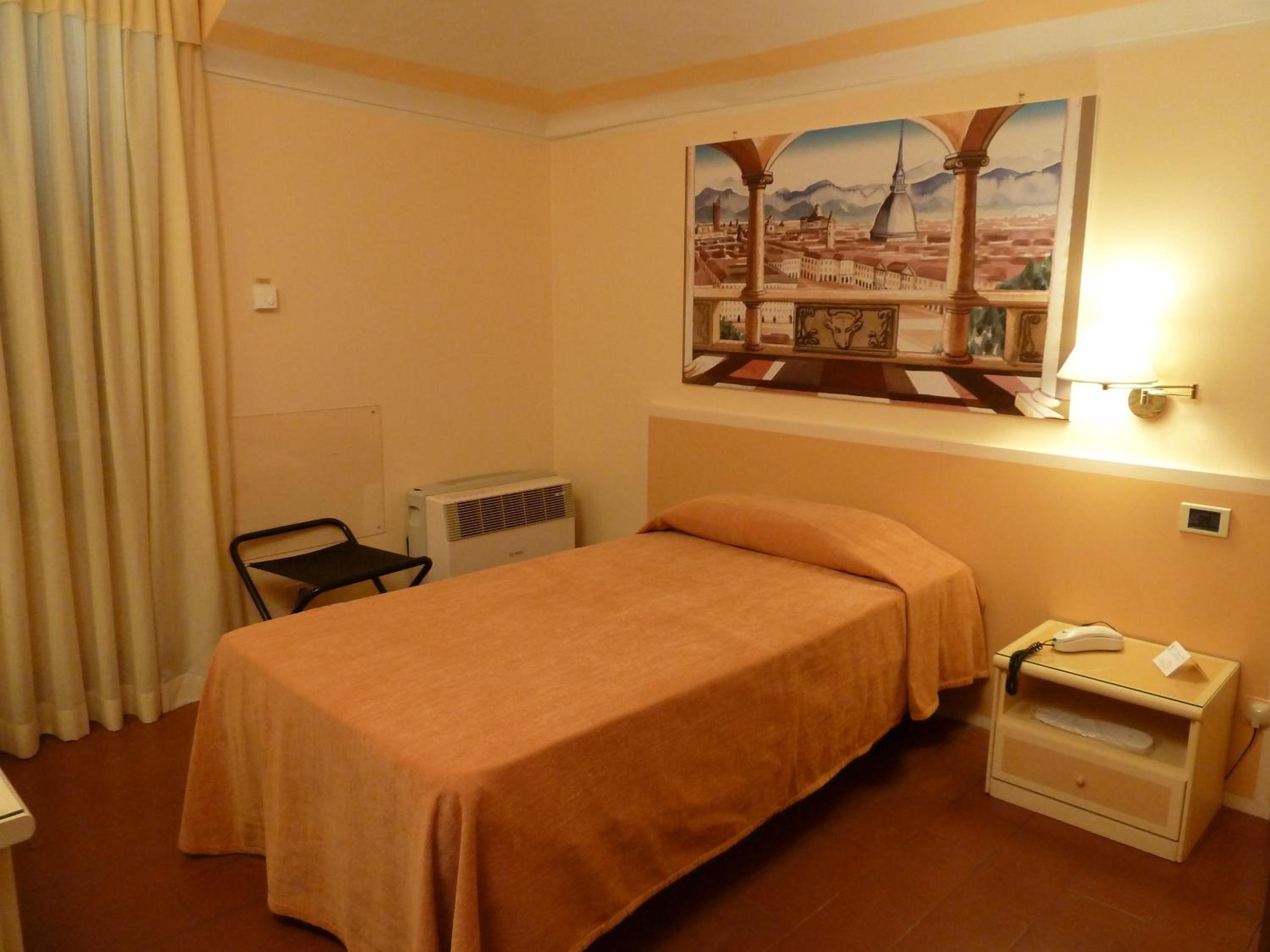 Standard Single Room photo 3