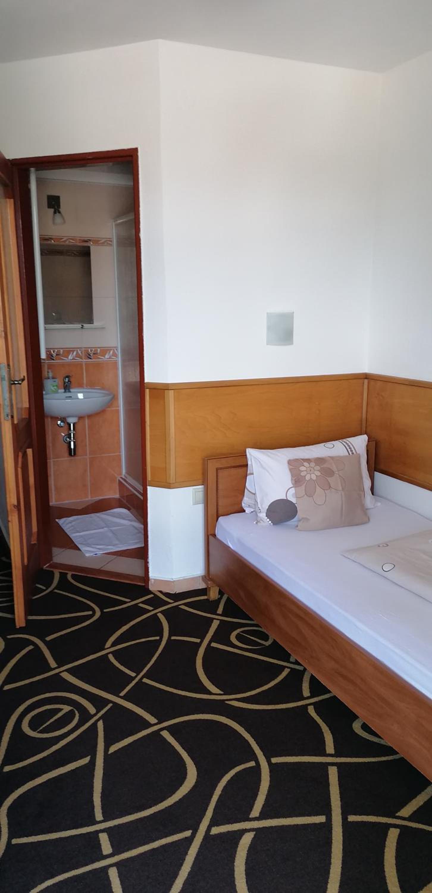 Classic Single Room with Balcony photo 2