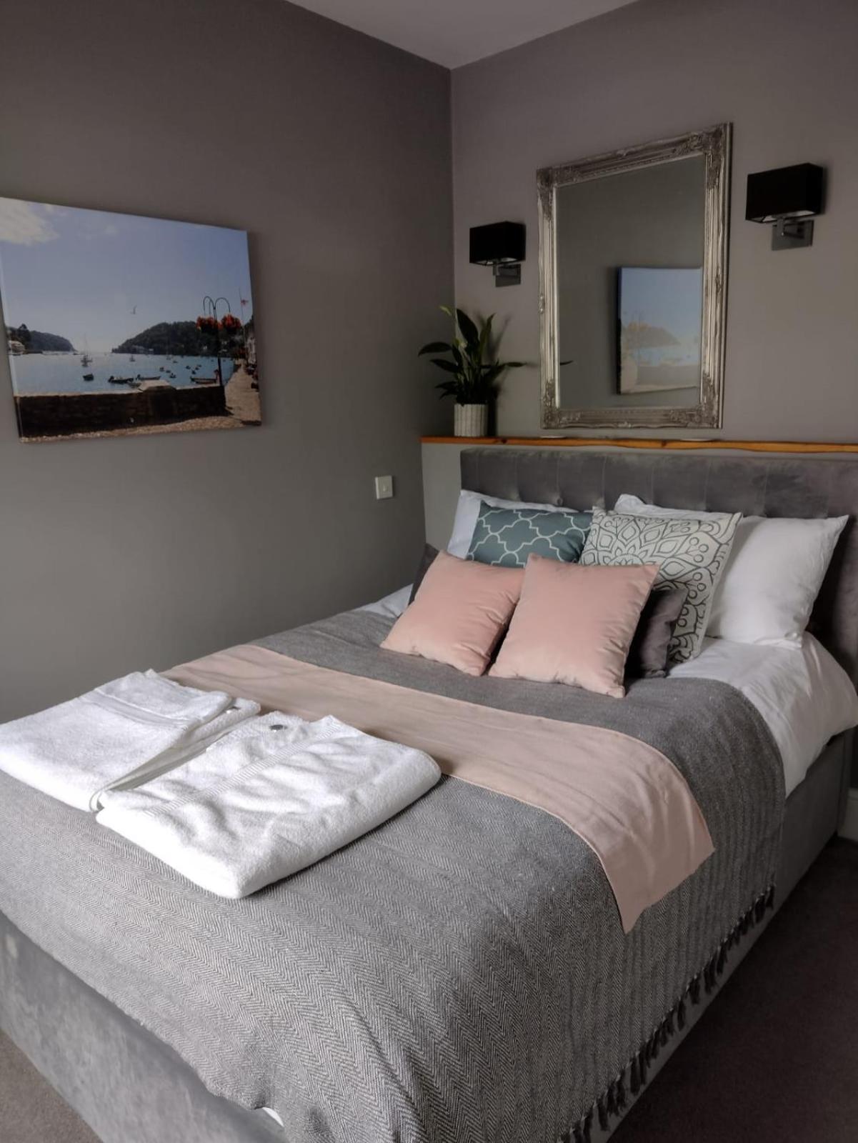 Deluxe Double Room with Shower - Photo 1
