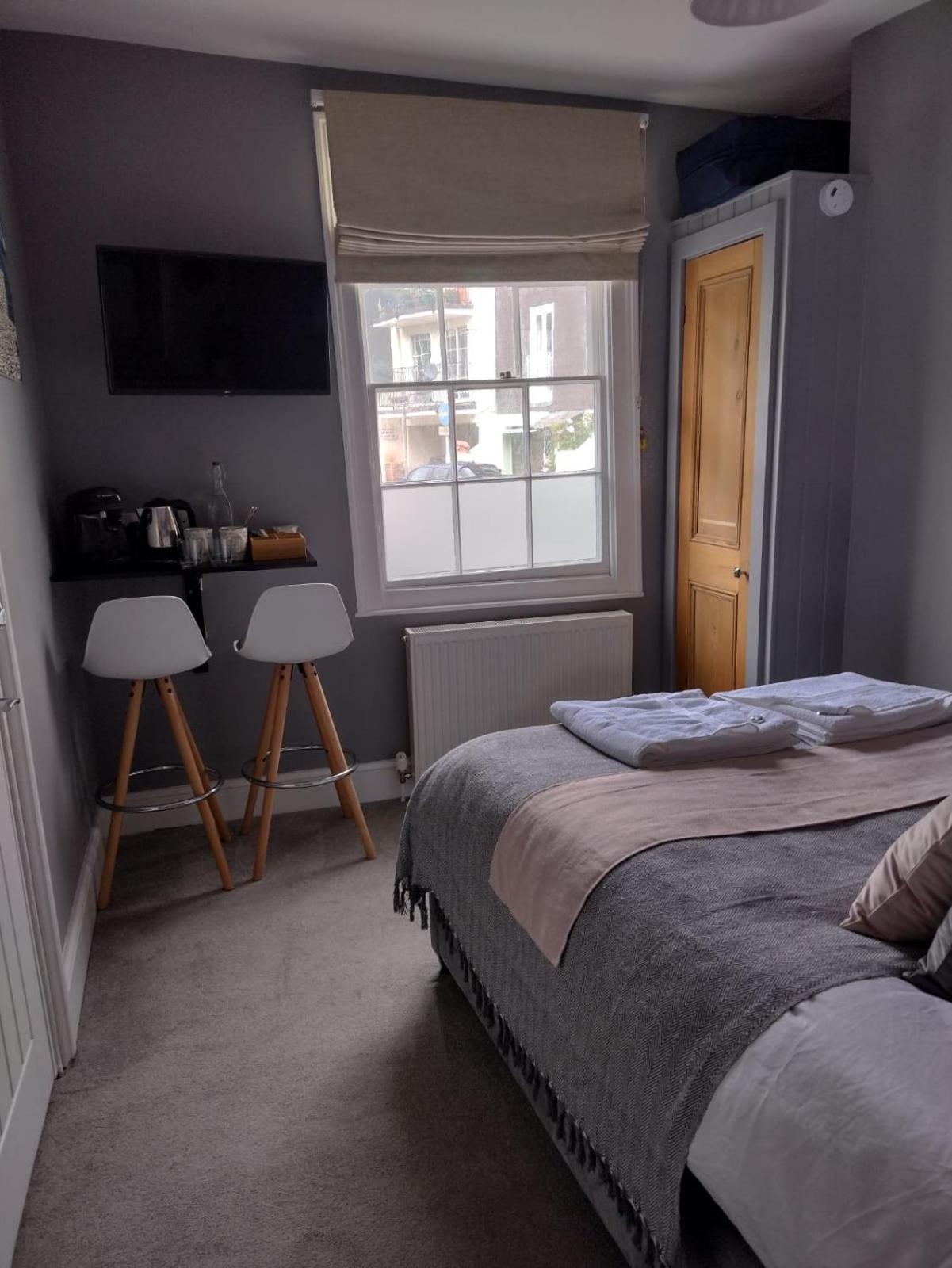 Deluxe Double Room with Shower - Photo 2