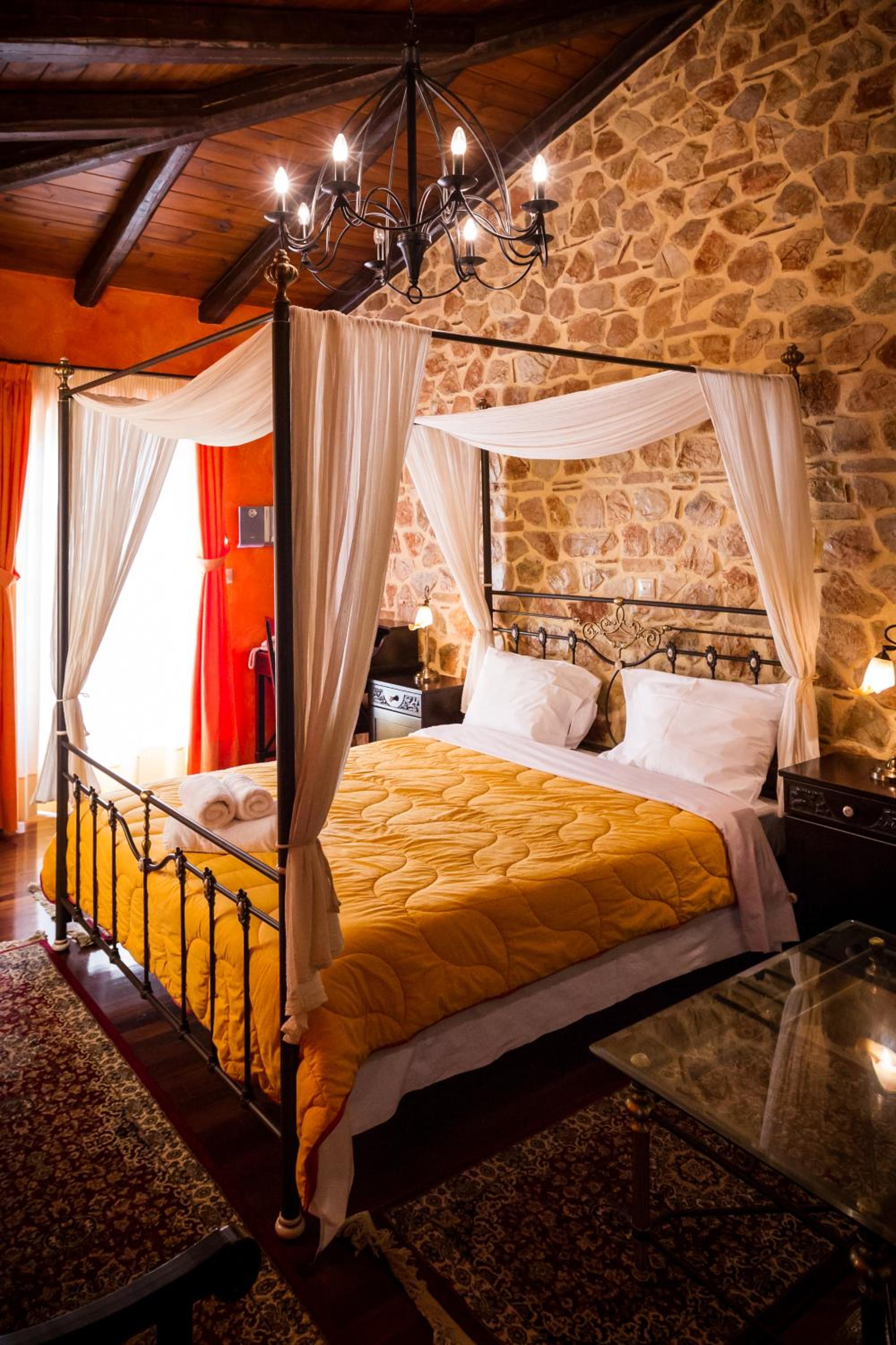 Deluxe Double Room with Balcony photo 2