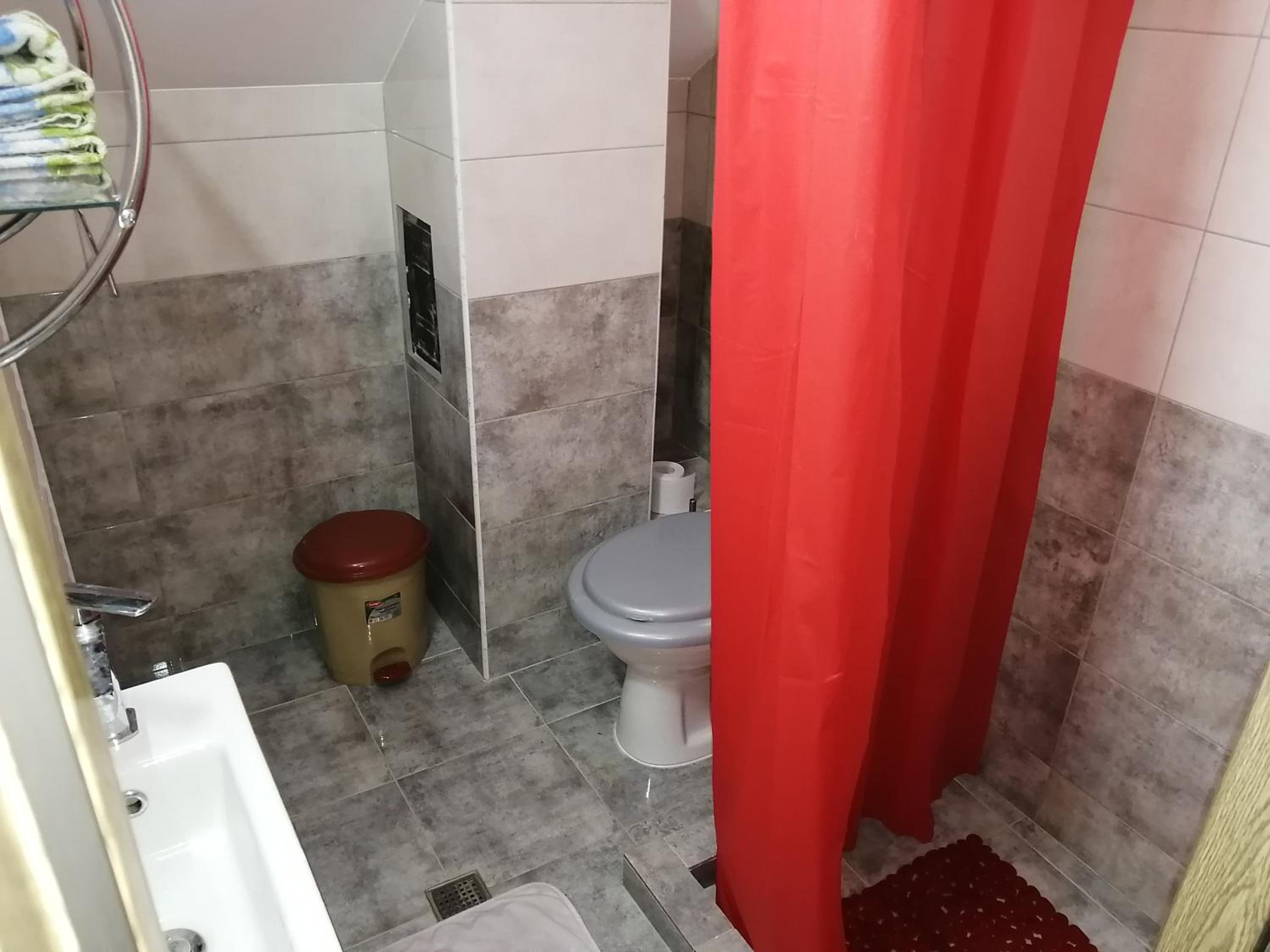 Deluxe Double Room with Shower - Photo 4