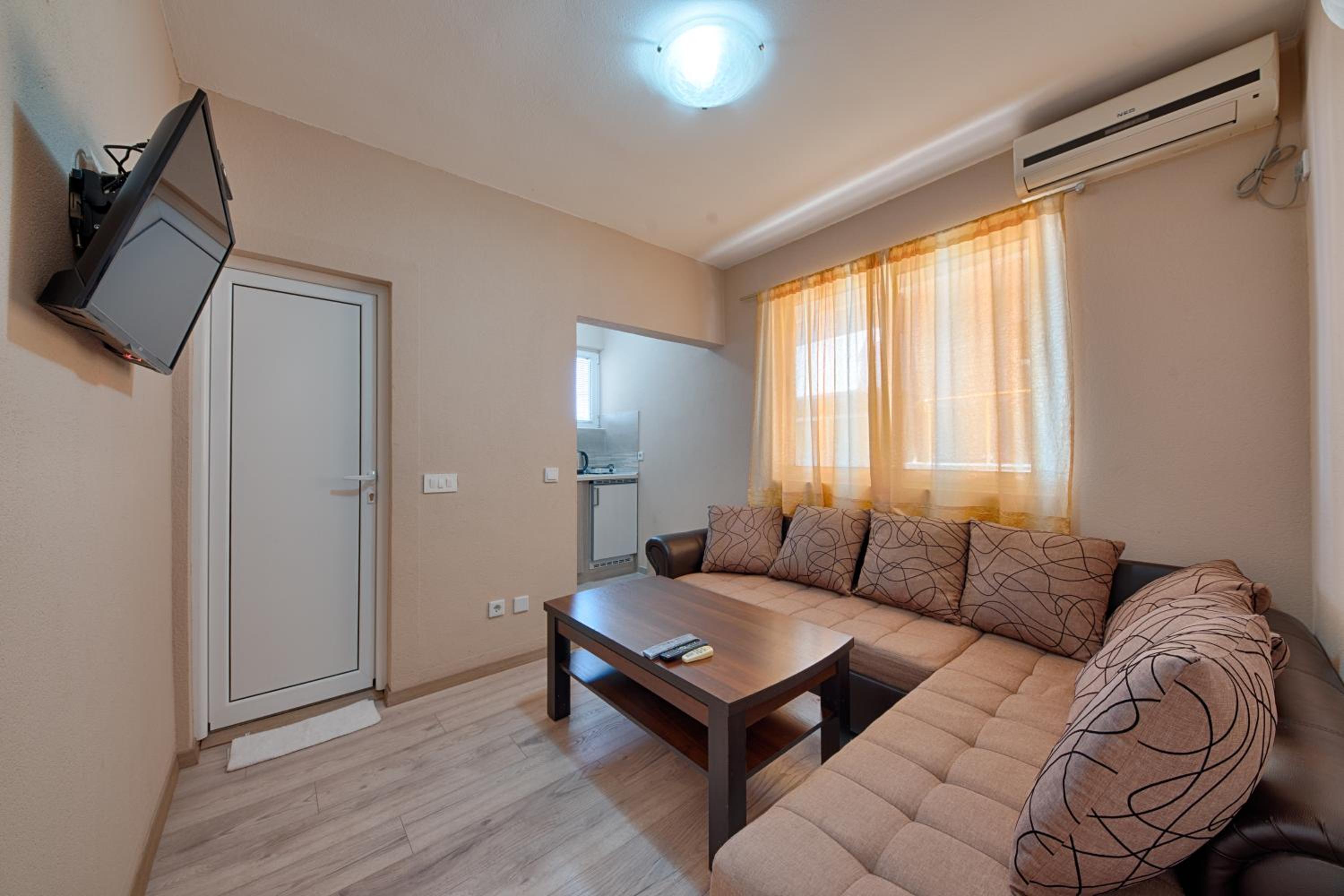 One-Bedroom Apartment photo 2