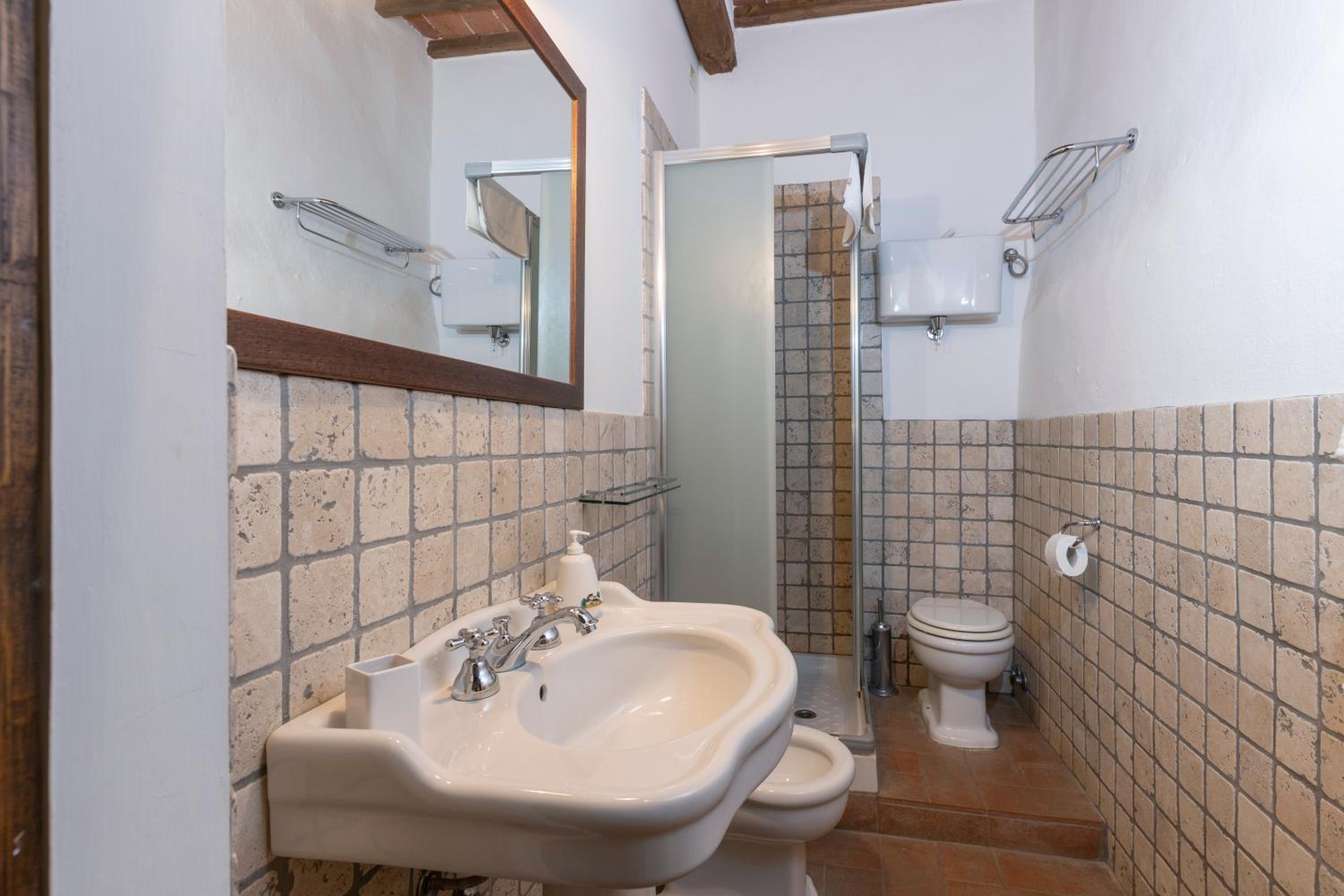 Double Room - Photo 5
