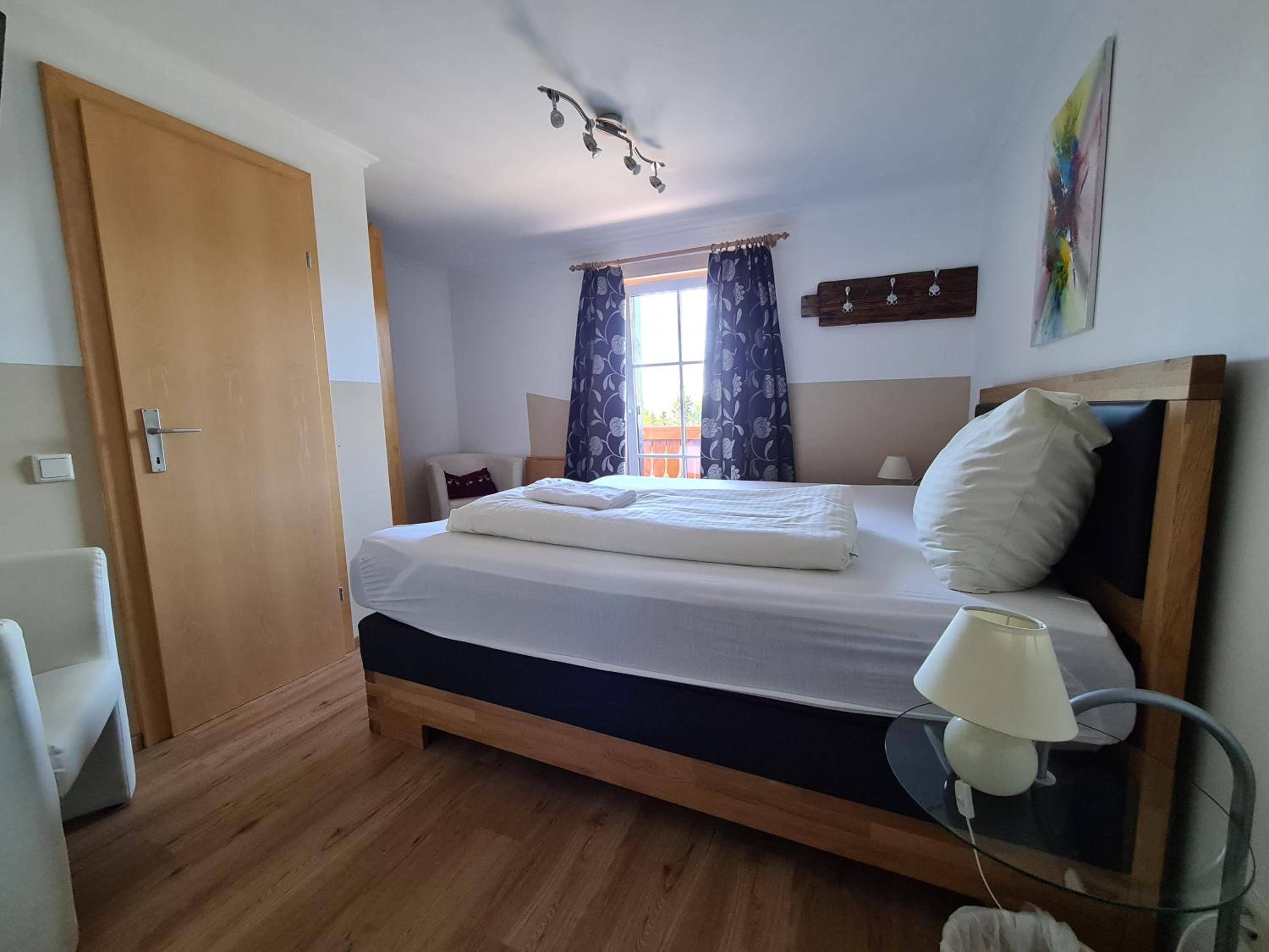 Standard Double Room with Mountain View - Photo 3