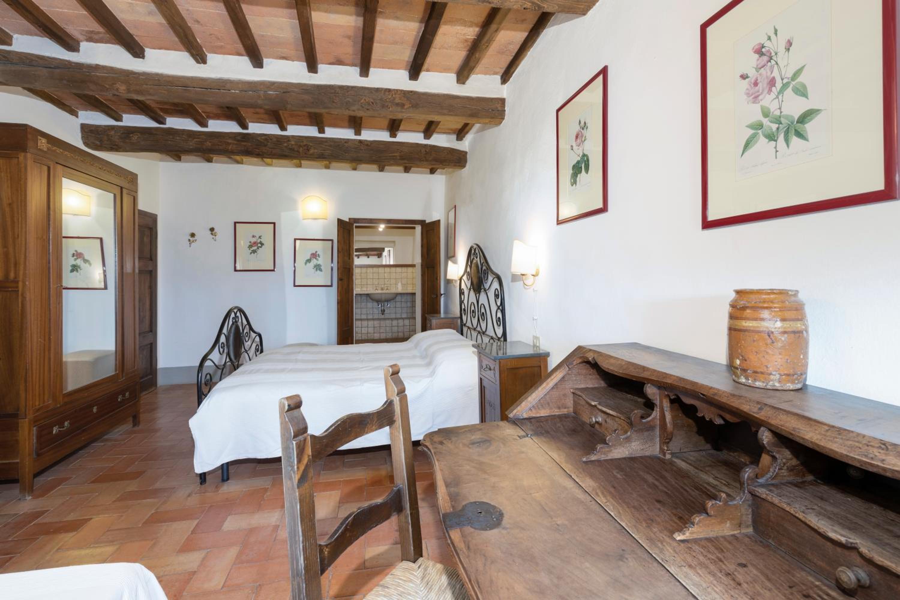 Double Room - Photo 7
