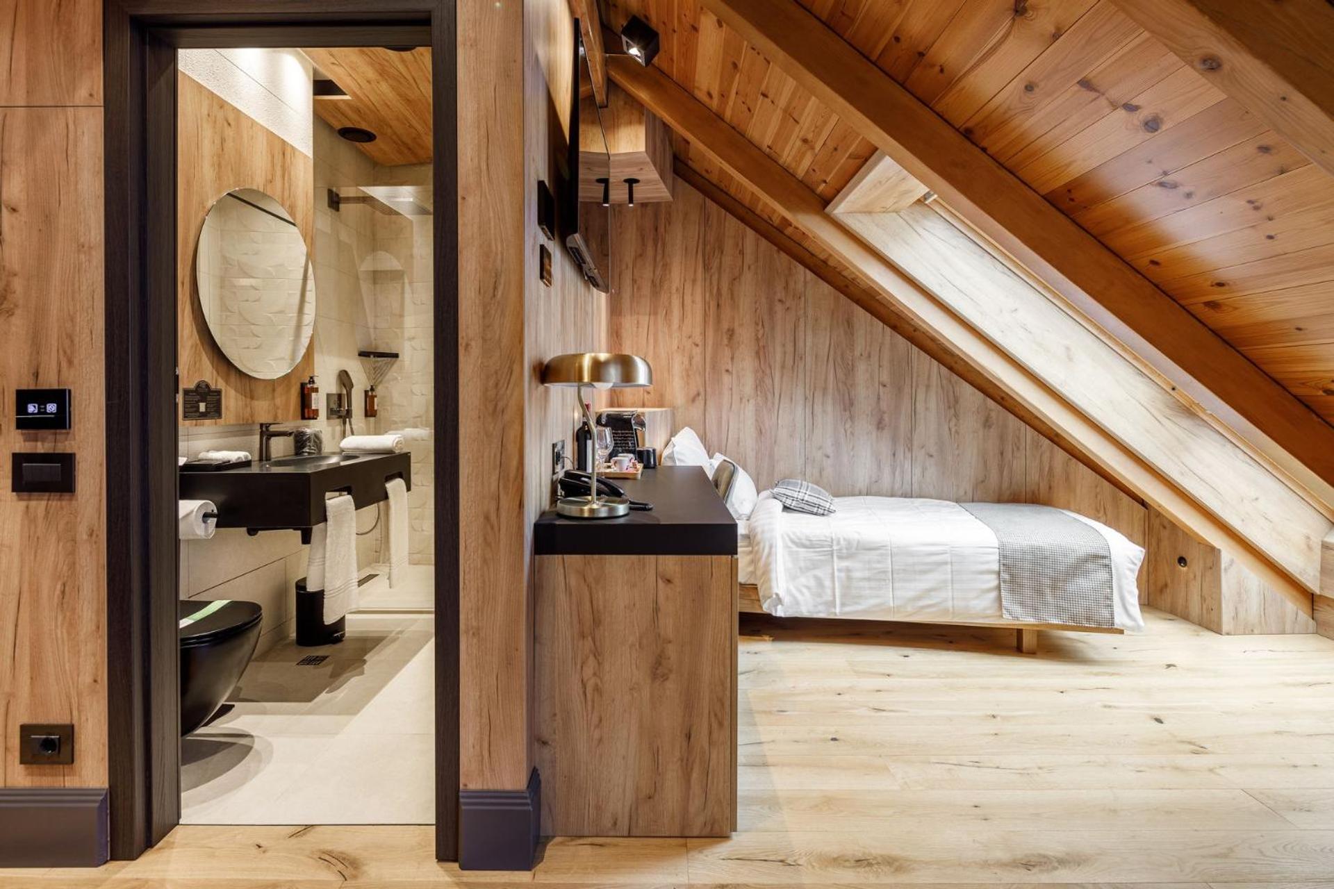 Standard Twin Room - Attic - Photo 6