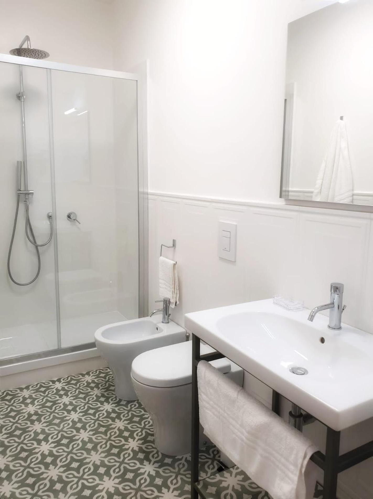 Double Room - Photo 8