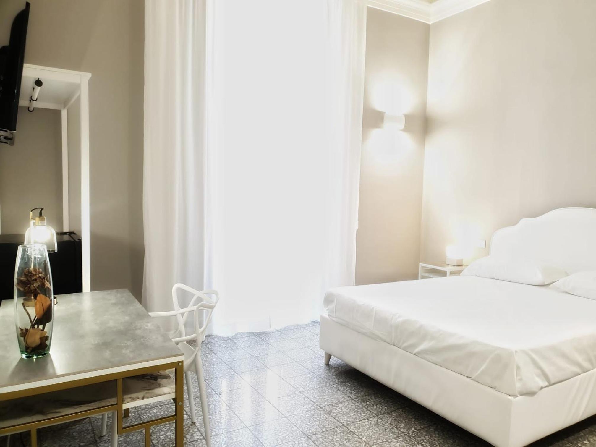 Double Room - Photo 4