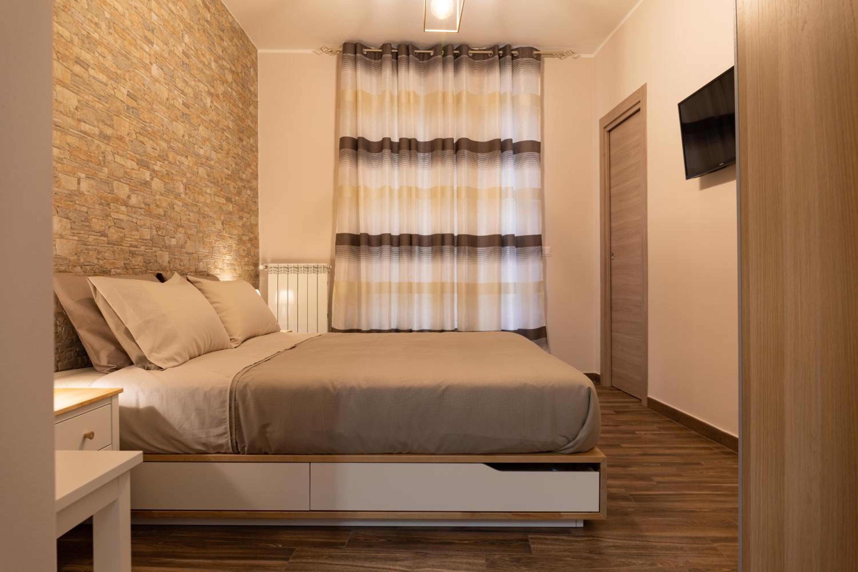 Double or Twin Room with Balcony - Photo 1