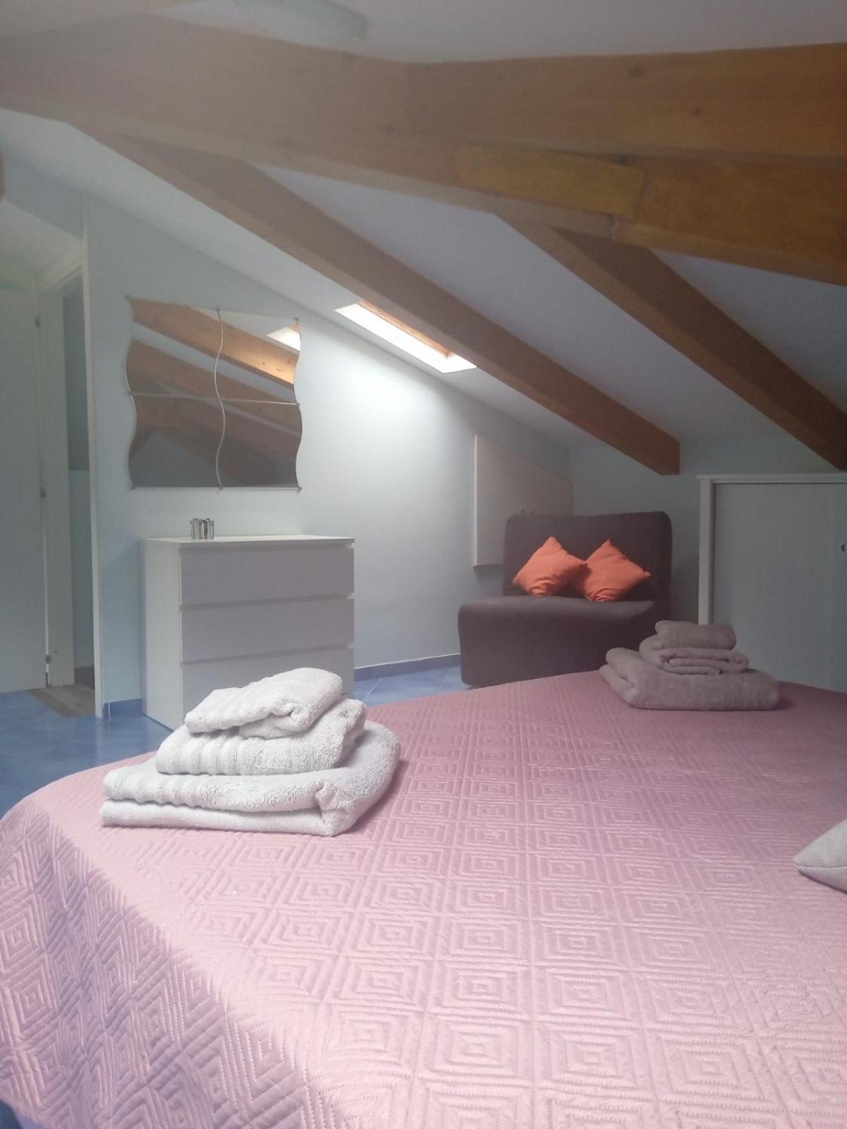 One-Bedroom House photo 1
