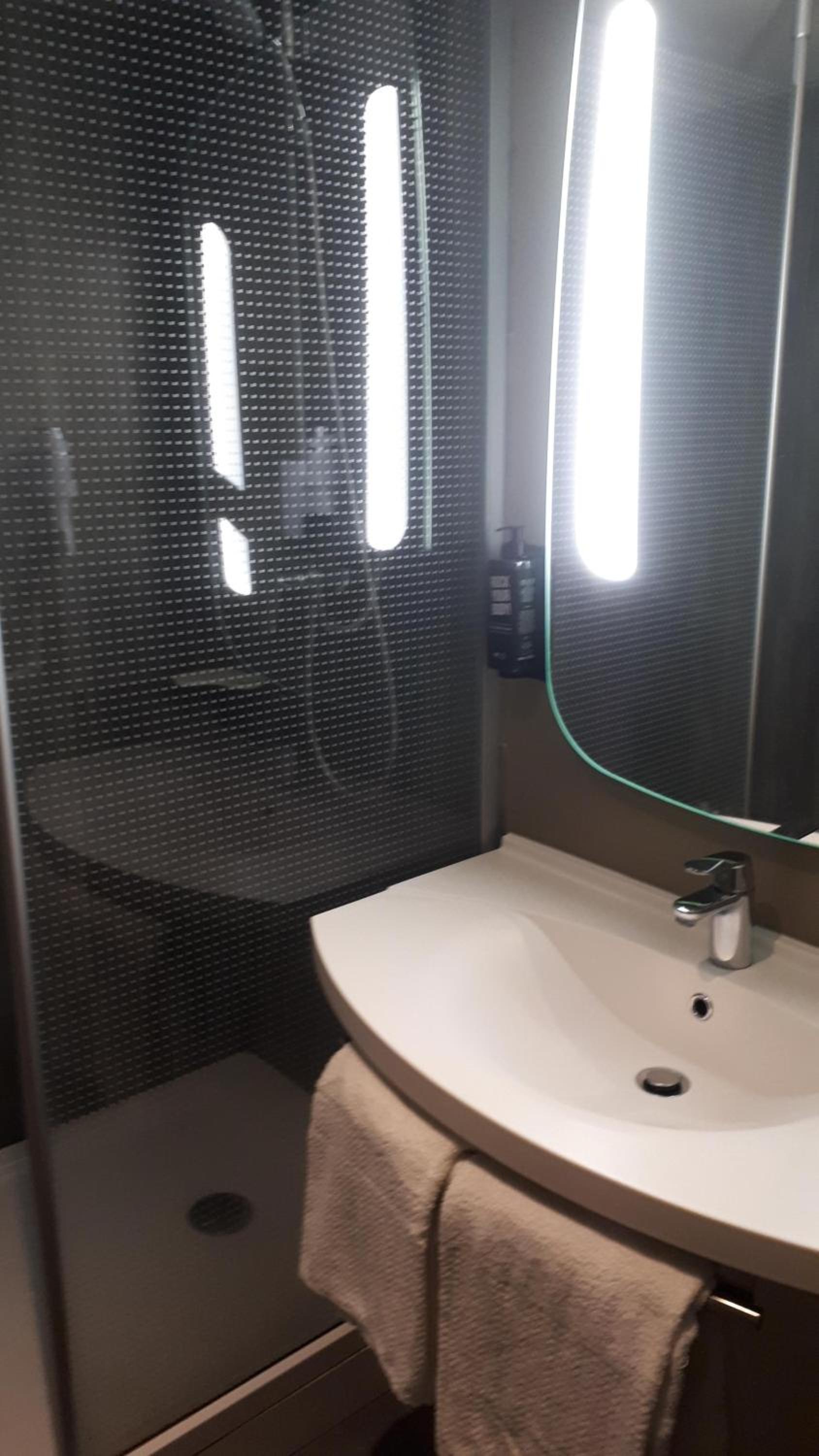 Standard Double Room - Photo 6