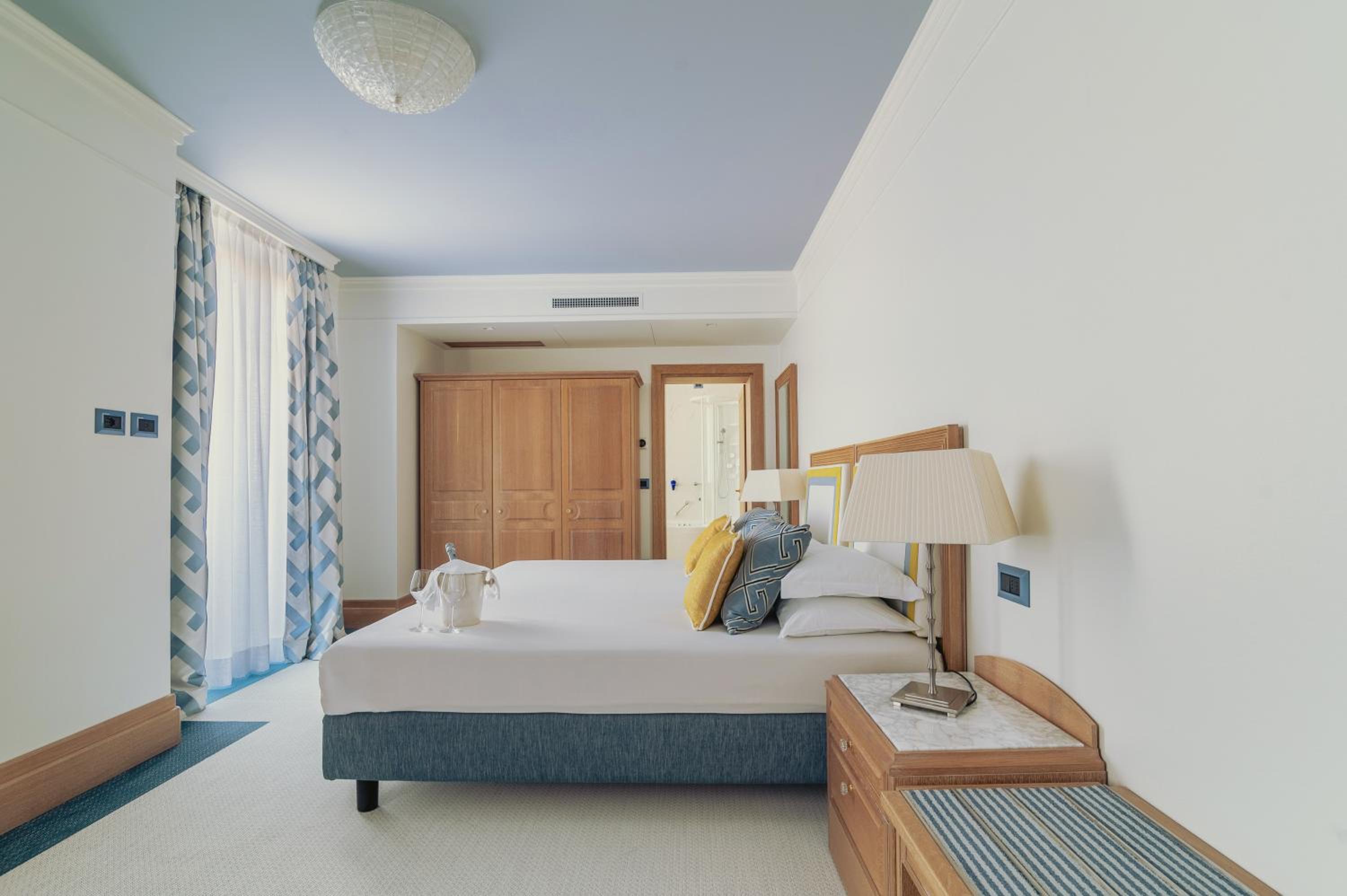 Superior Double or Twin Room with Sea View - Photo 3