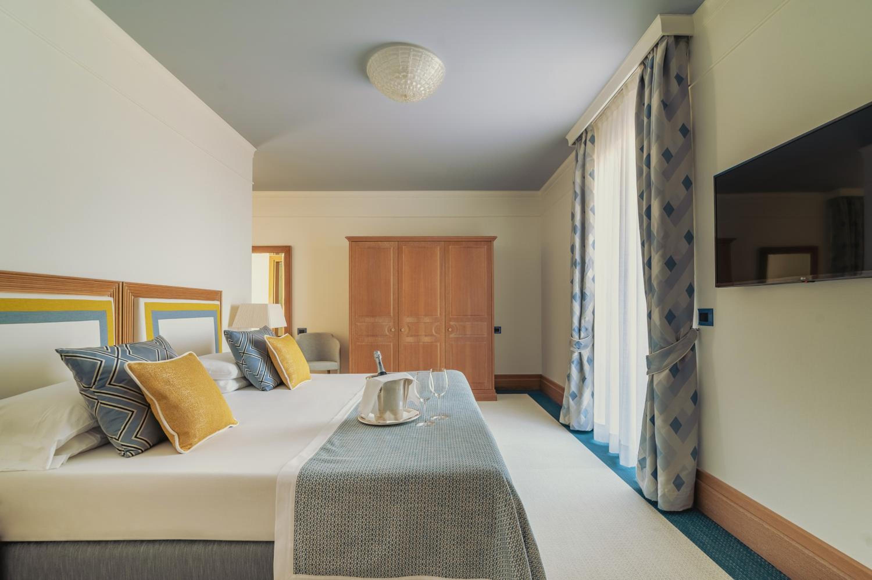 Junior Suite with Sea View - Photo 1