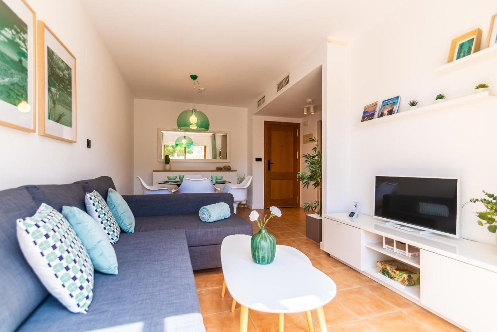 Apartamento de una habitación con balcón y vistas a la montaña