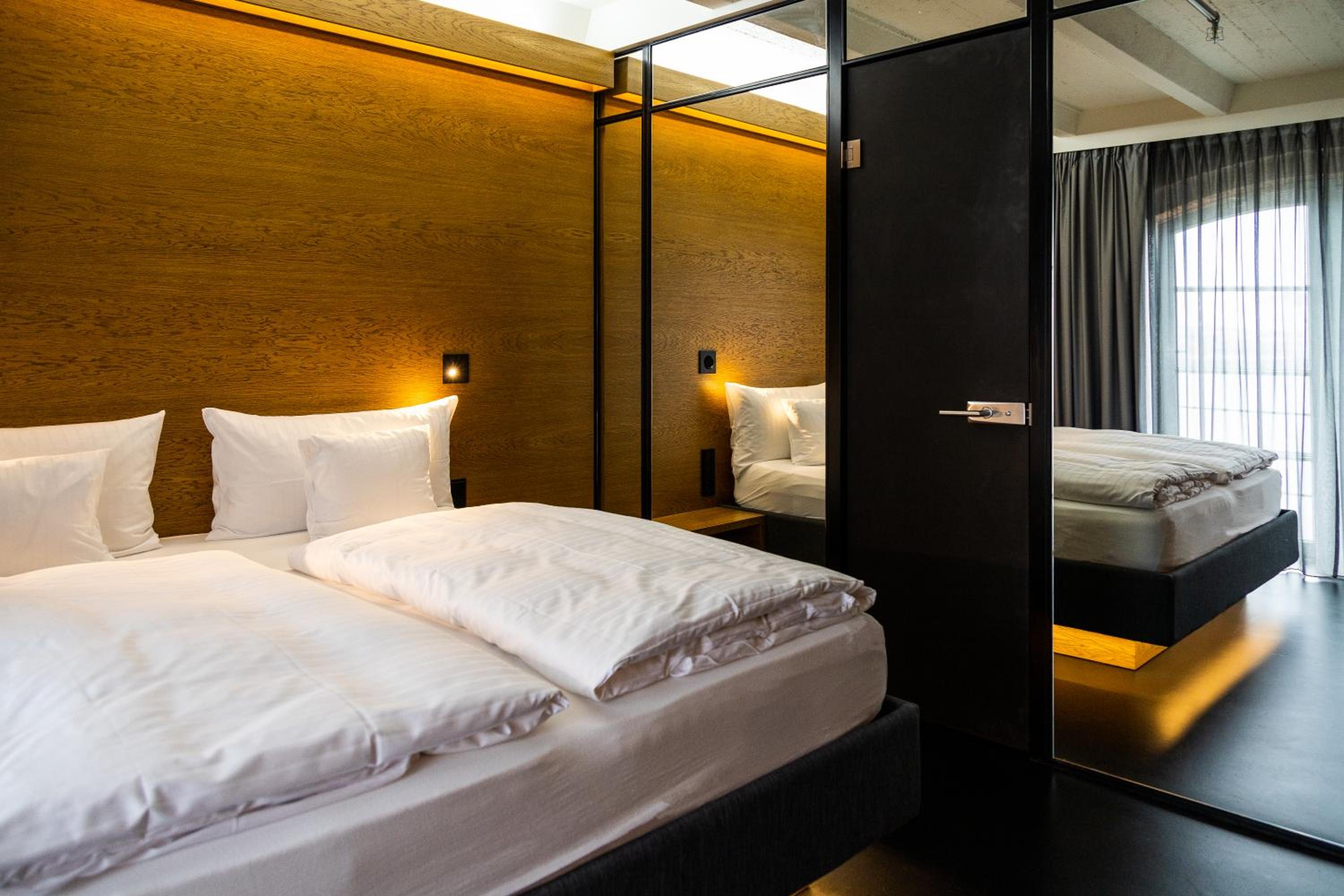 Standard Double or Twin Room thumbnail 6