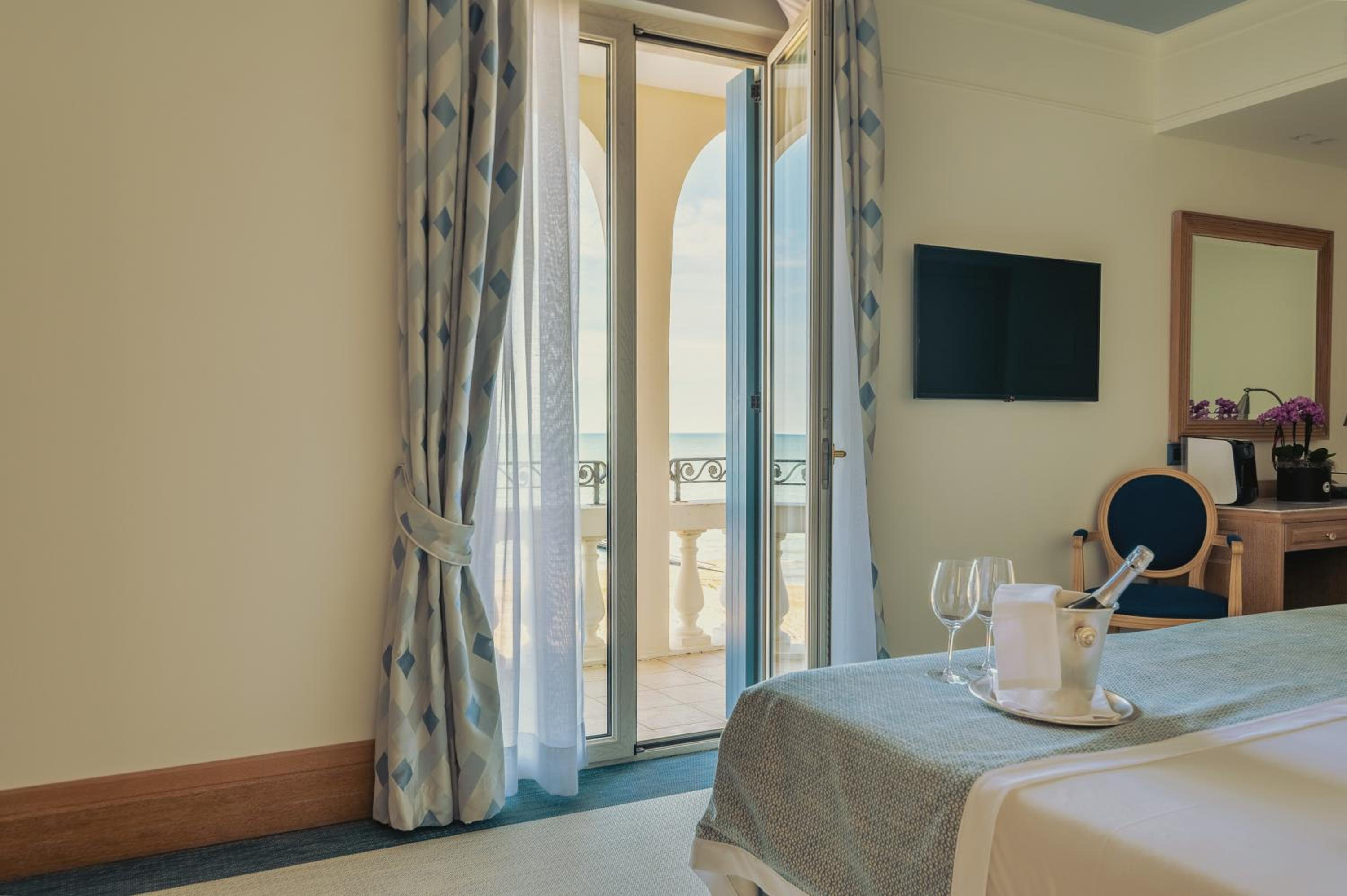 Suite with Sea View - Photo 6