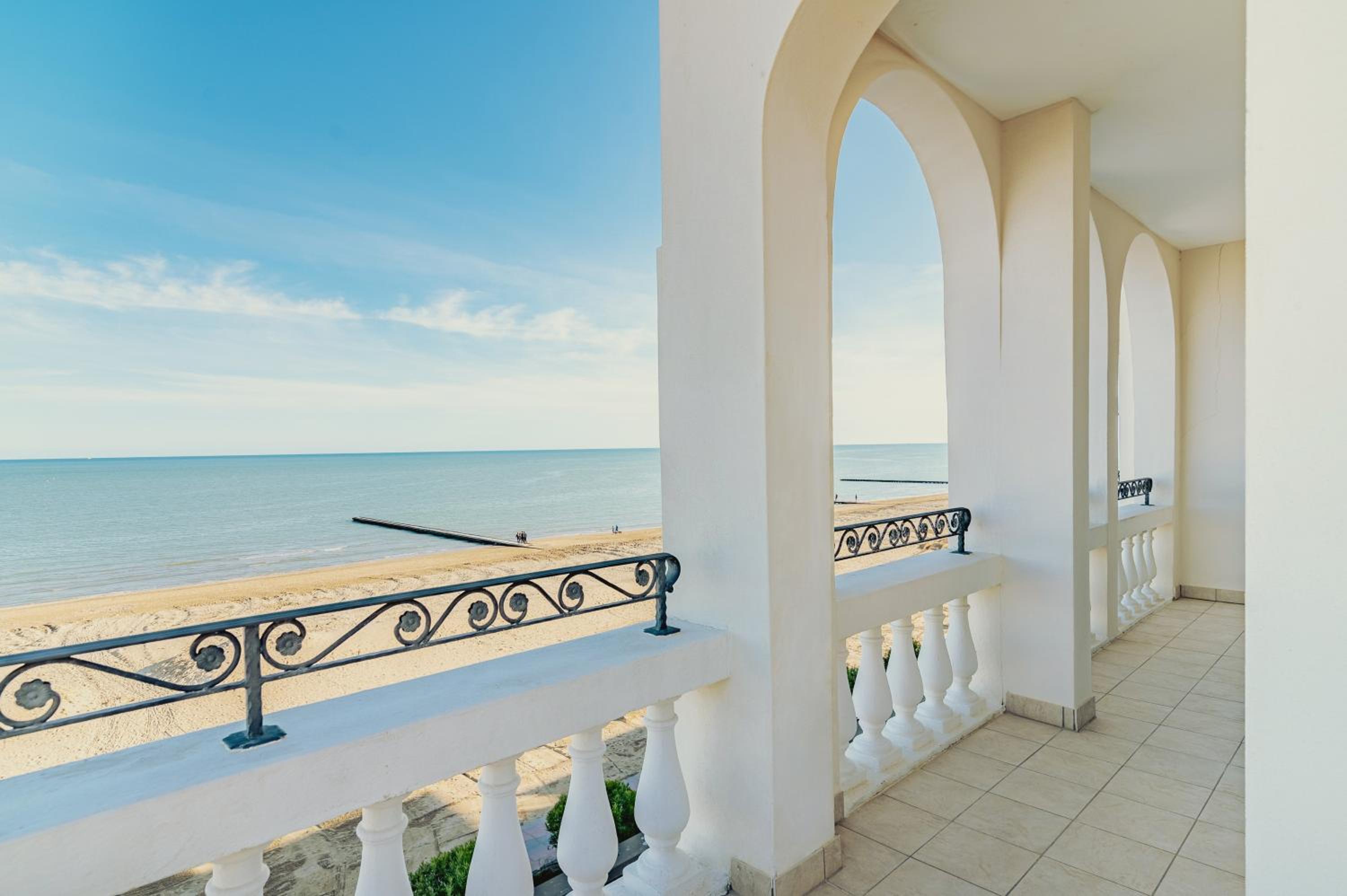 Suite with Sea View - Photo 3