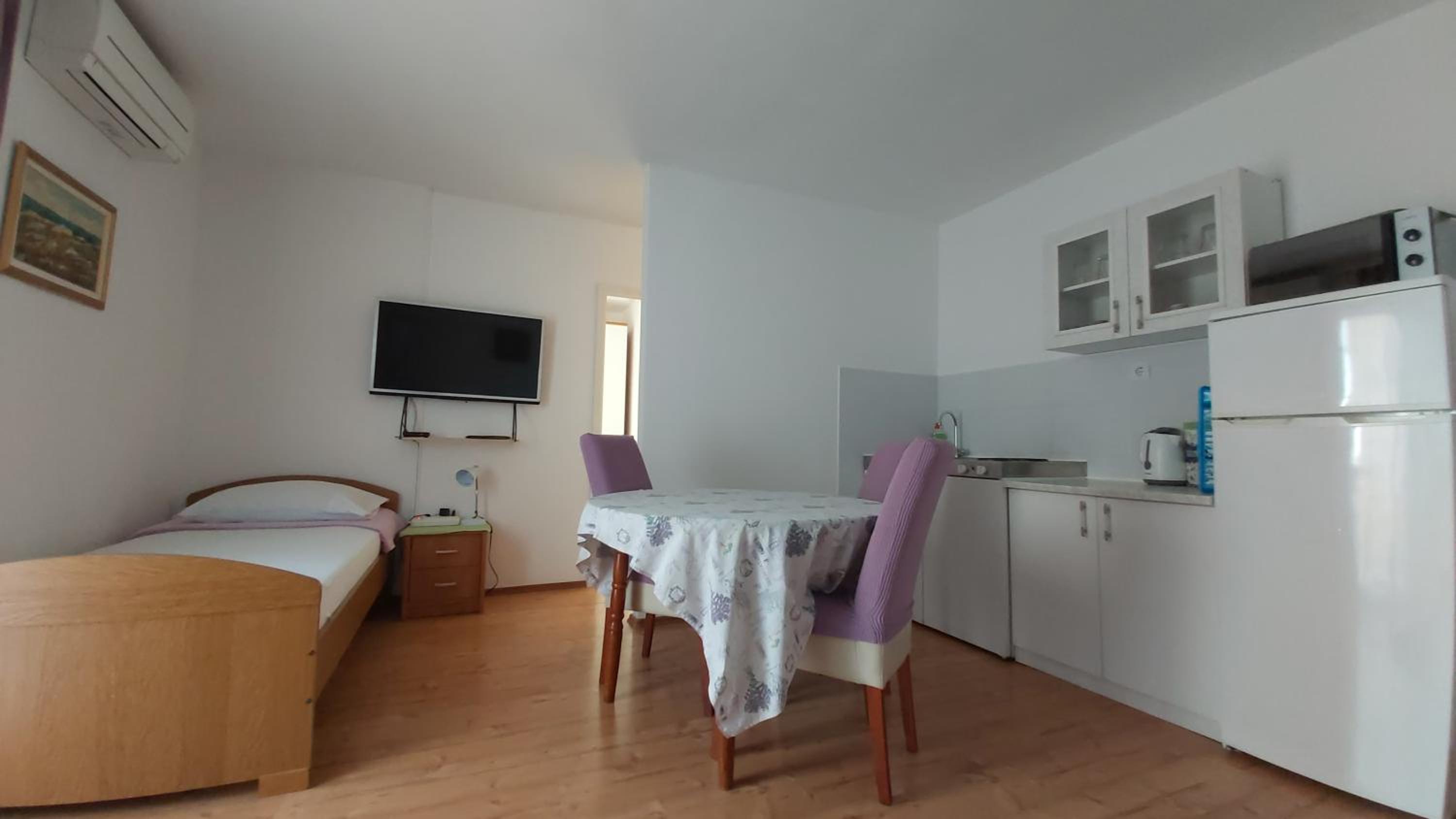 One-Bedroom Apartment - Photo 11