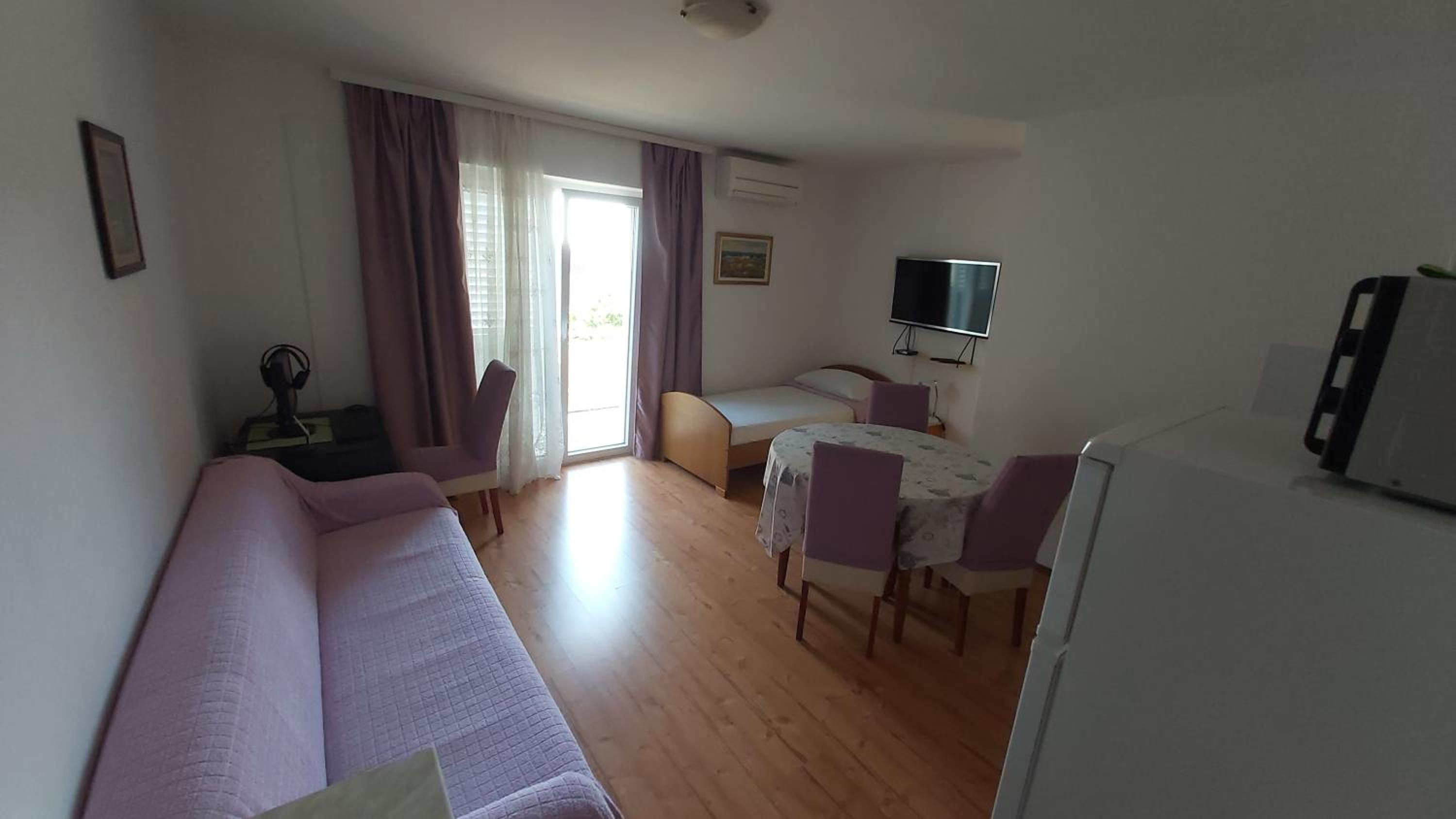 One-Bedroom Apartment - Photo 12