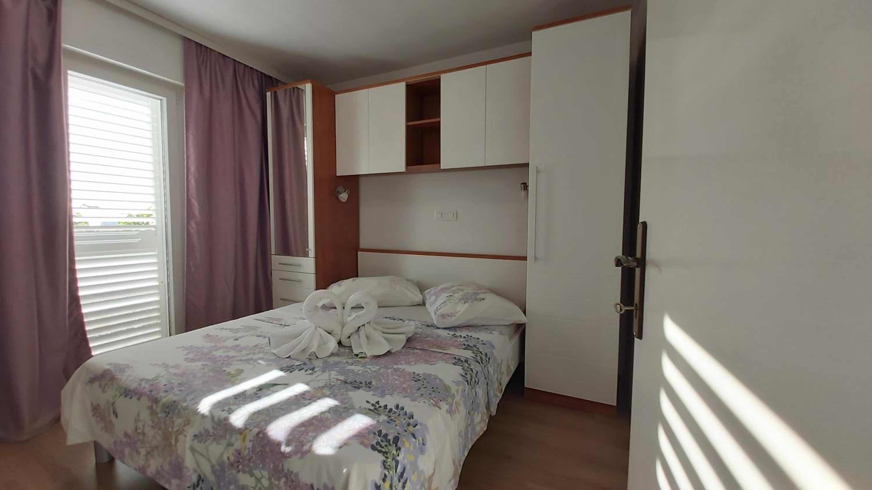 One-Bedroom Apartment - Photo 8