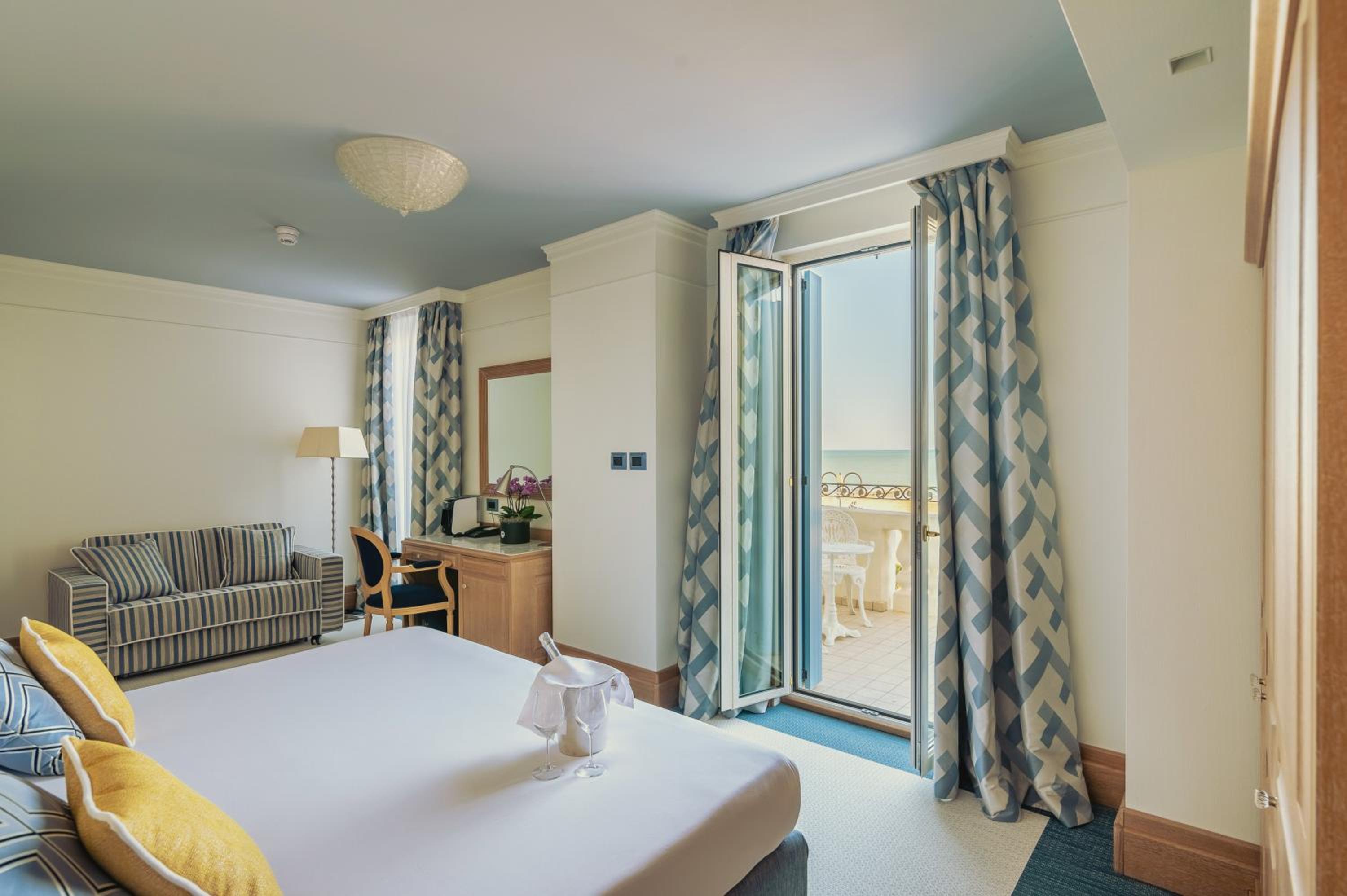 Suite with Sea View - Photo 5