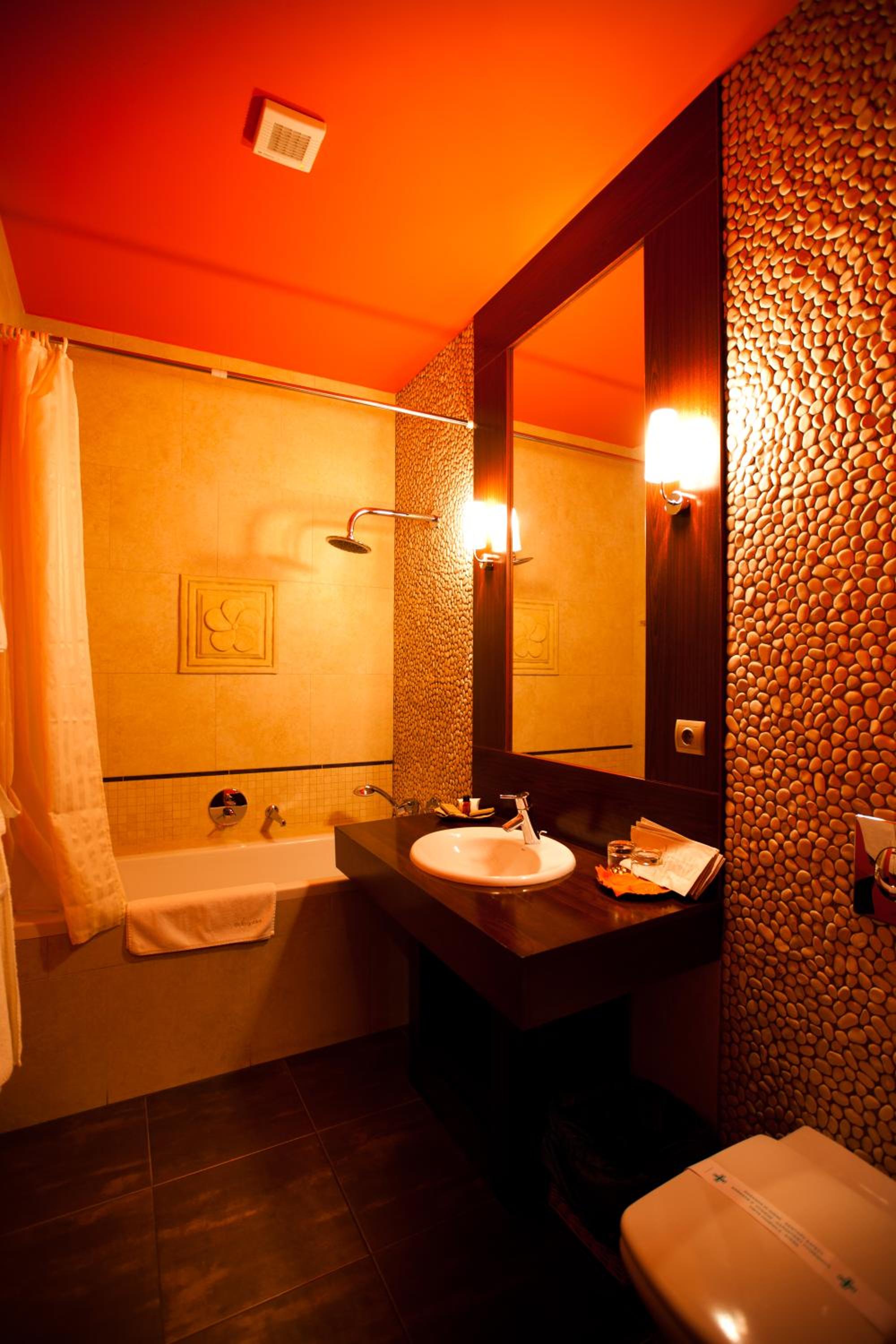 Classic Double Room with Balcony photo 2