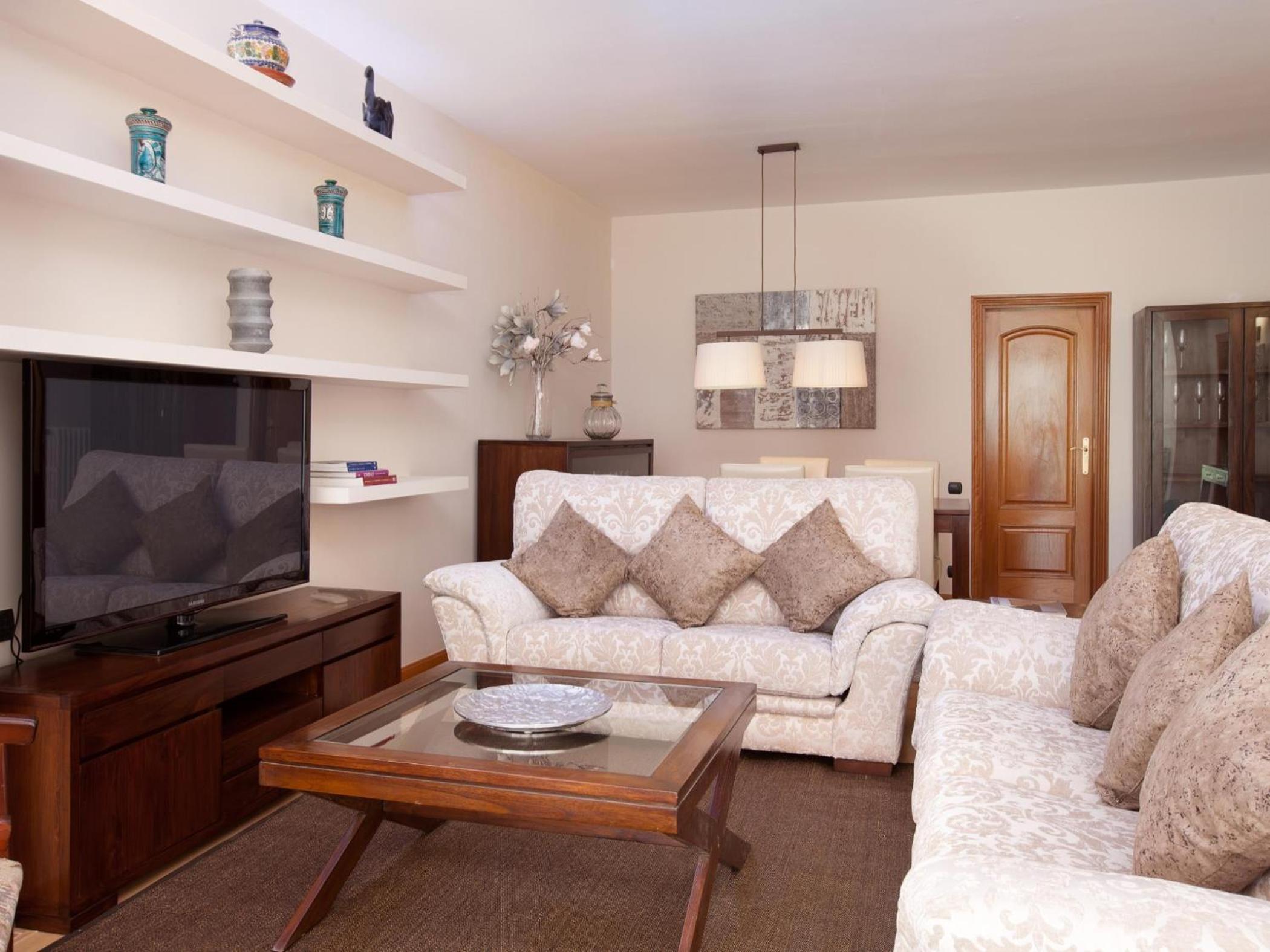 Three-Bedroom Apartment photo 2