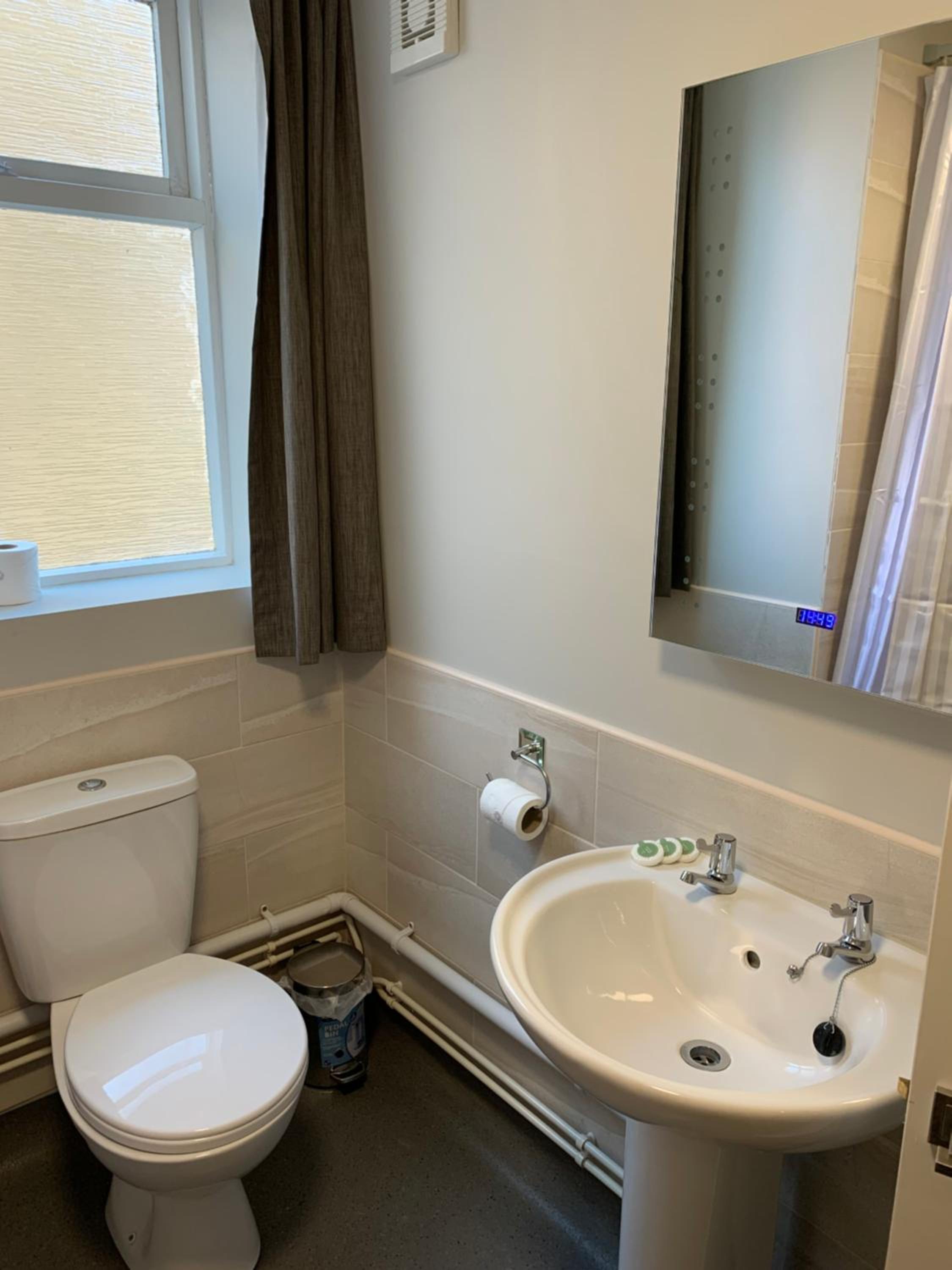 Triple Room with Private Bathroom photo 3