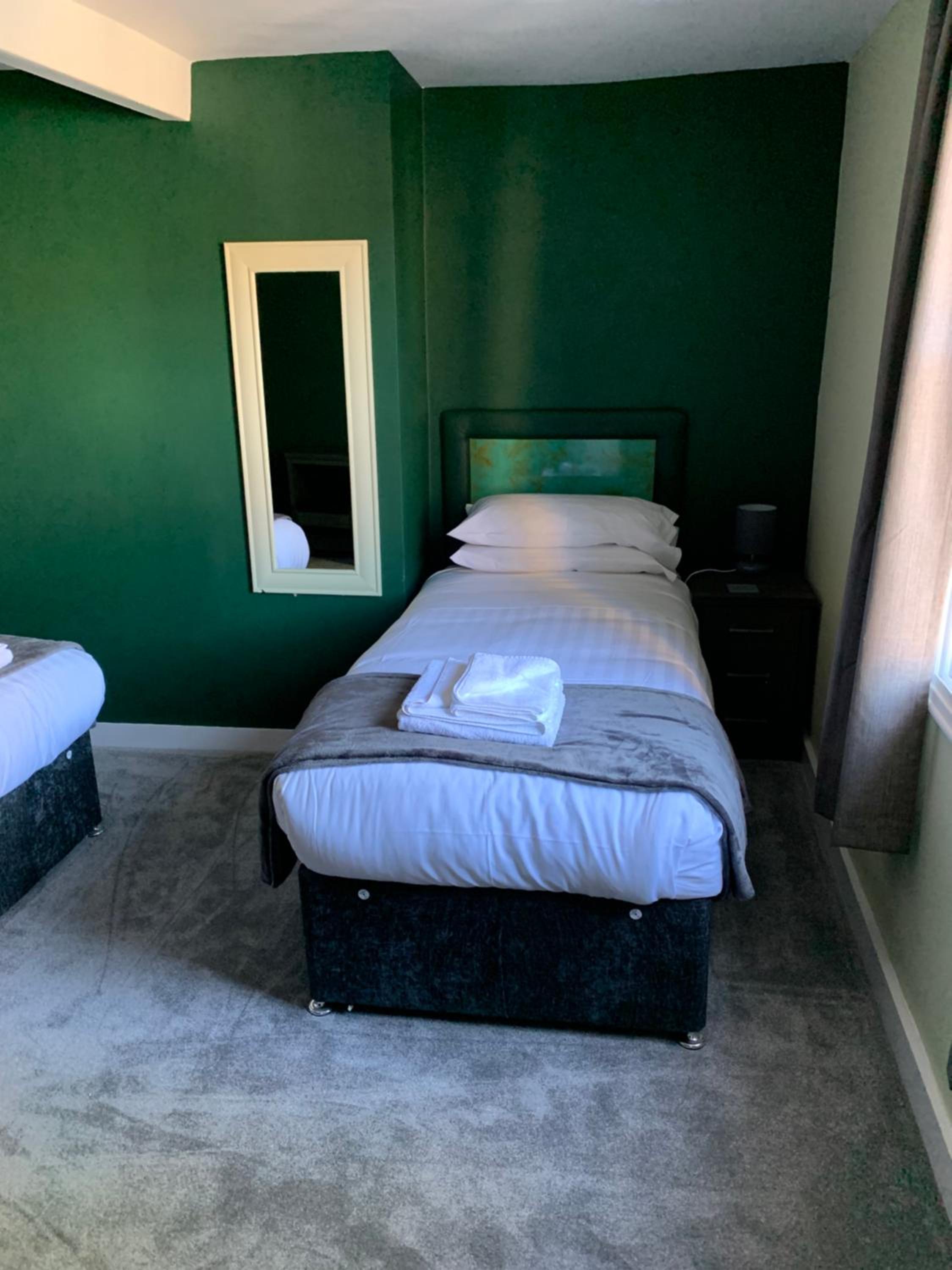 Standard Twin Room - Photo 1