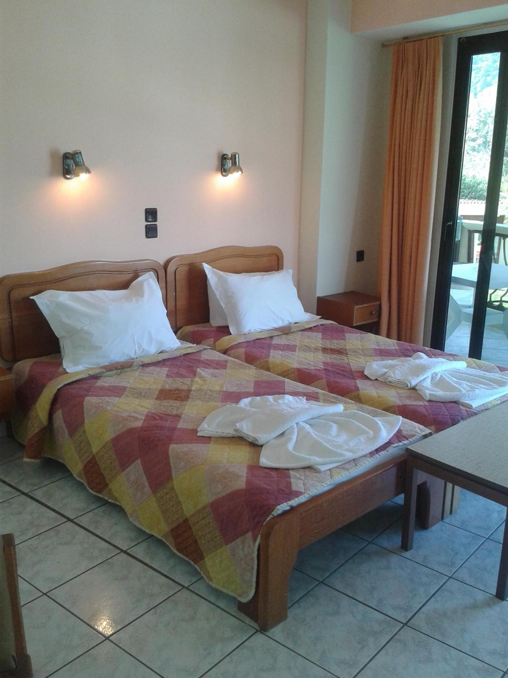 Standard Twin Room with Mountain View