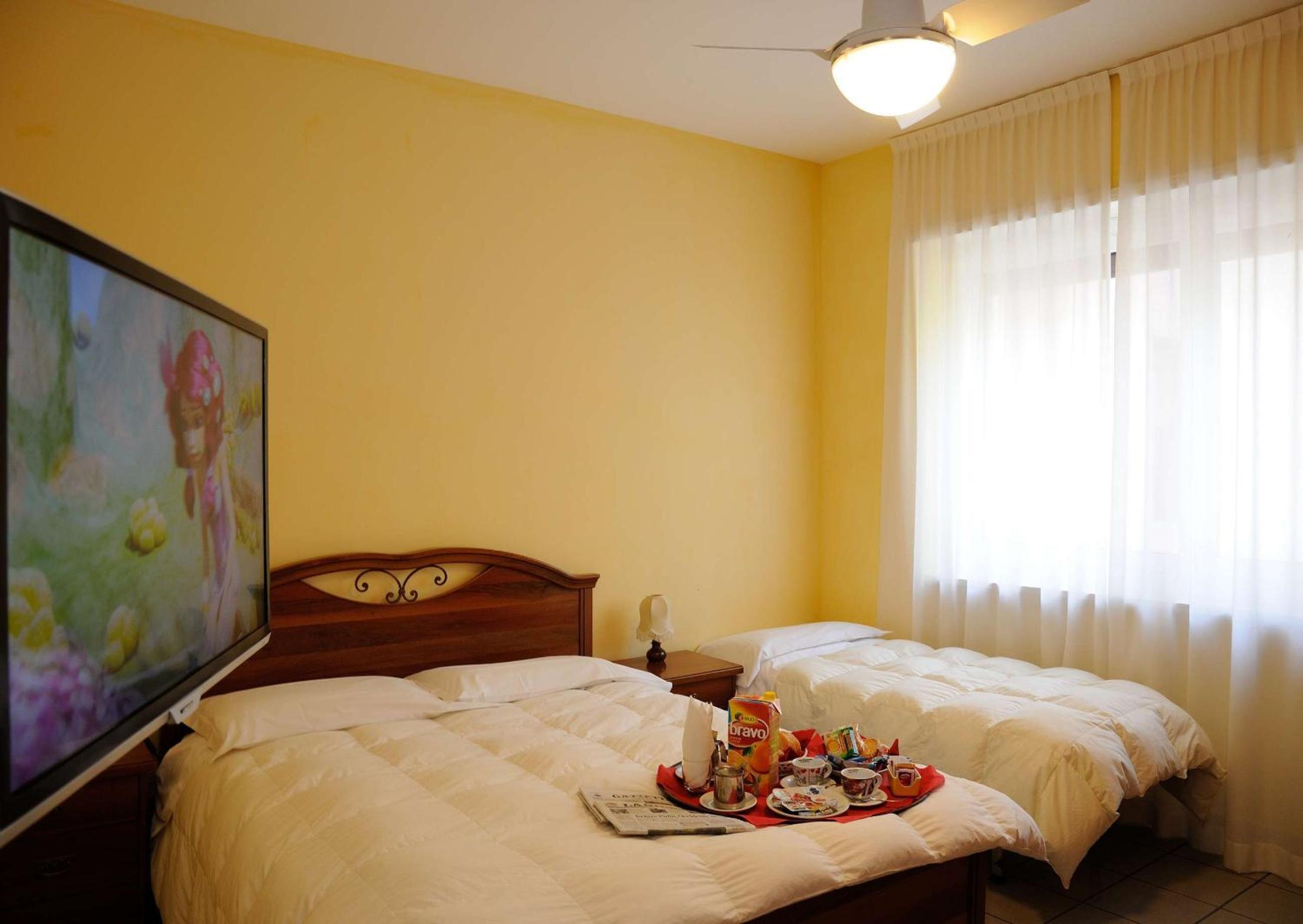 One-Bedroom Apartment - Photo 2