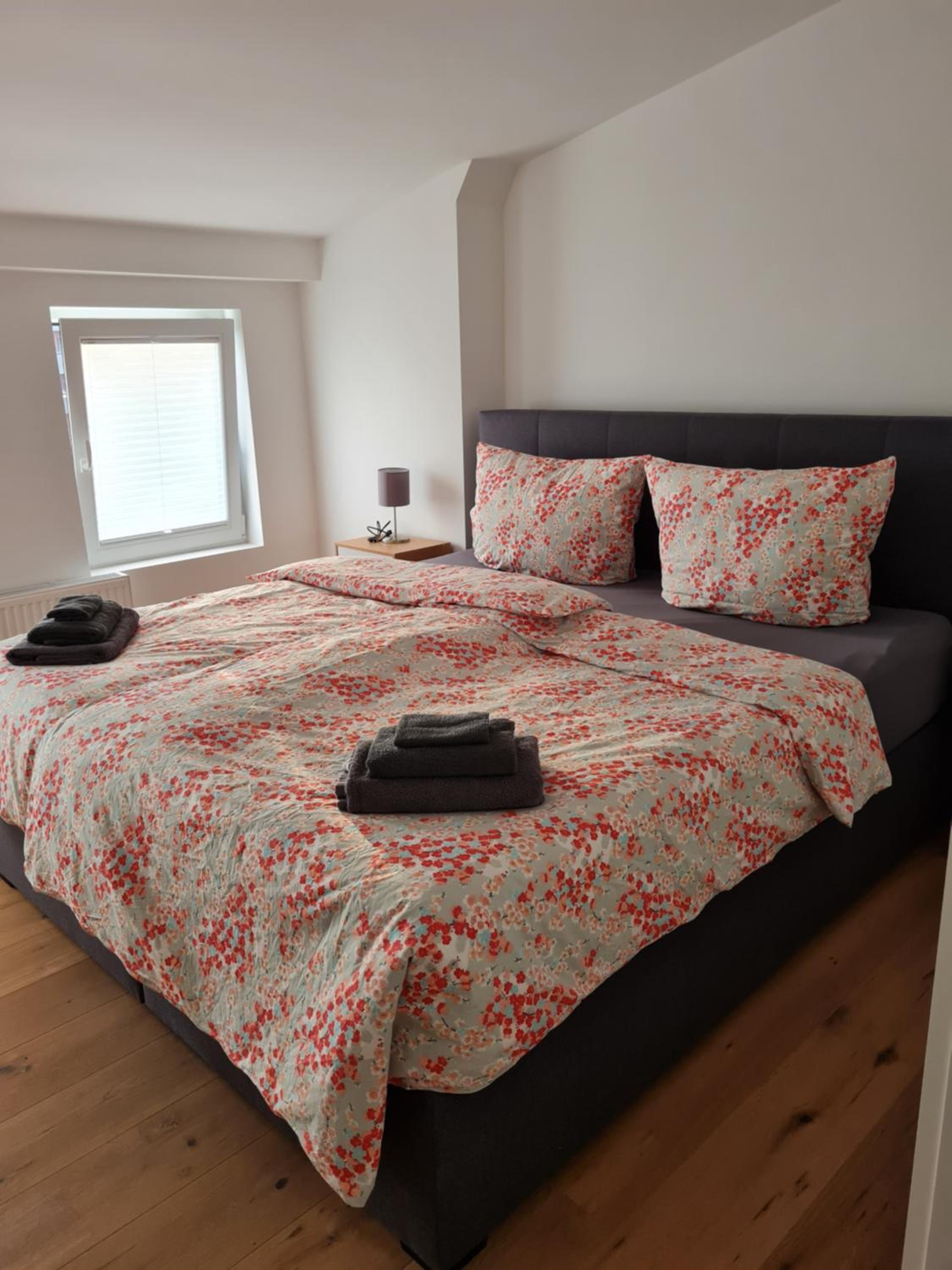 Three-Bedroom Apartment - Attic - Photo 7