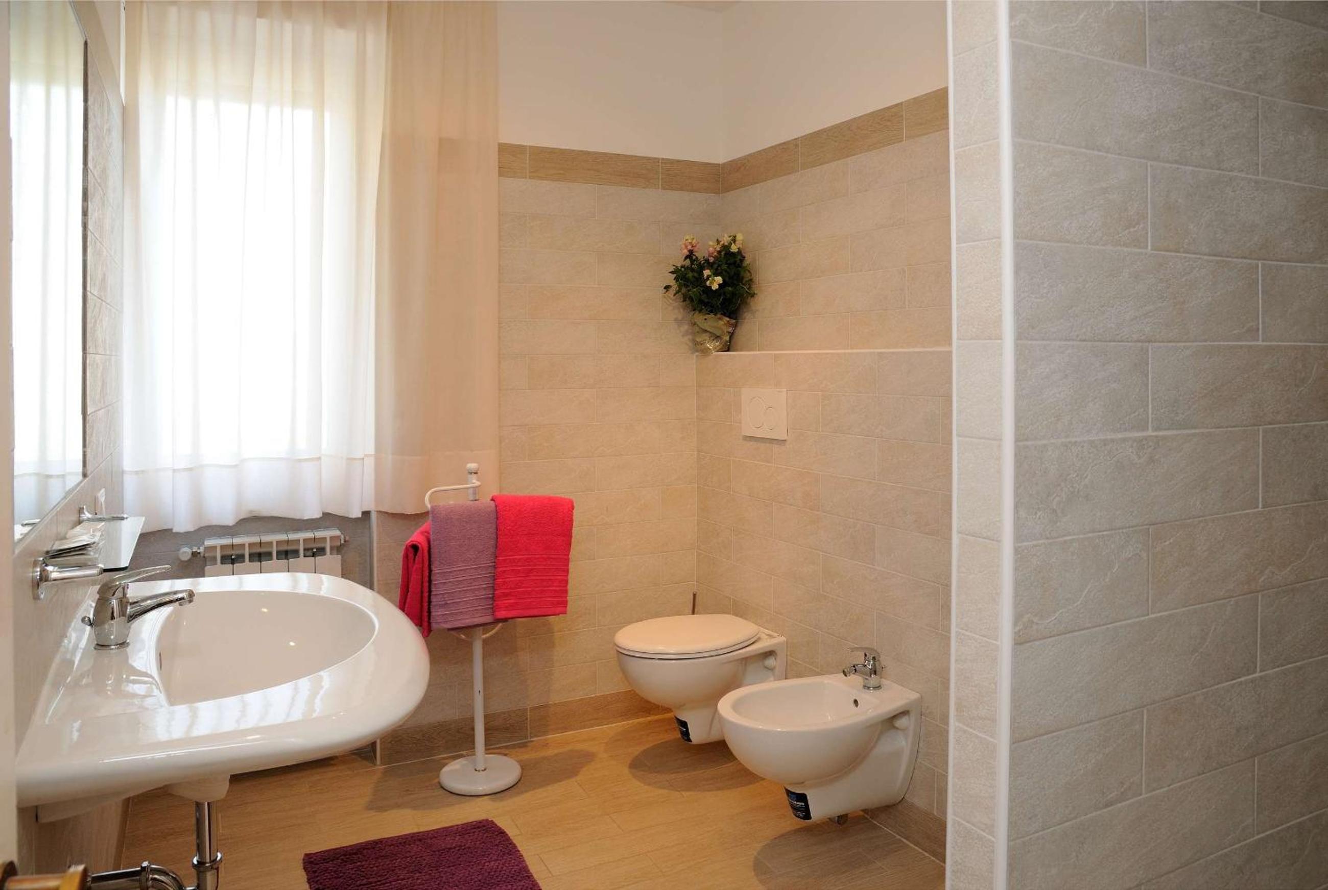 Quadruple Room - Photo 11