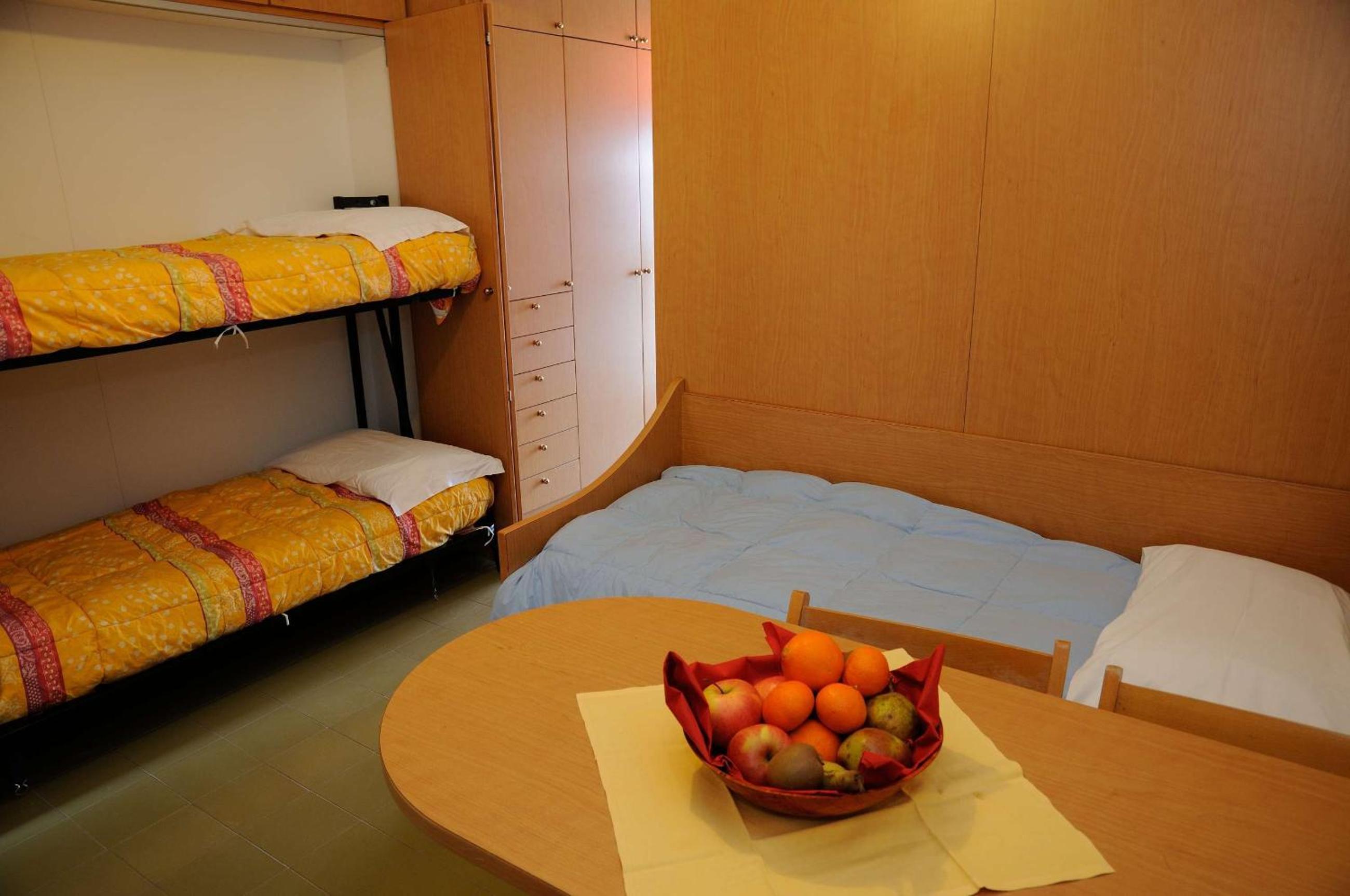 Quadruple Room - Photo 9