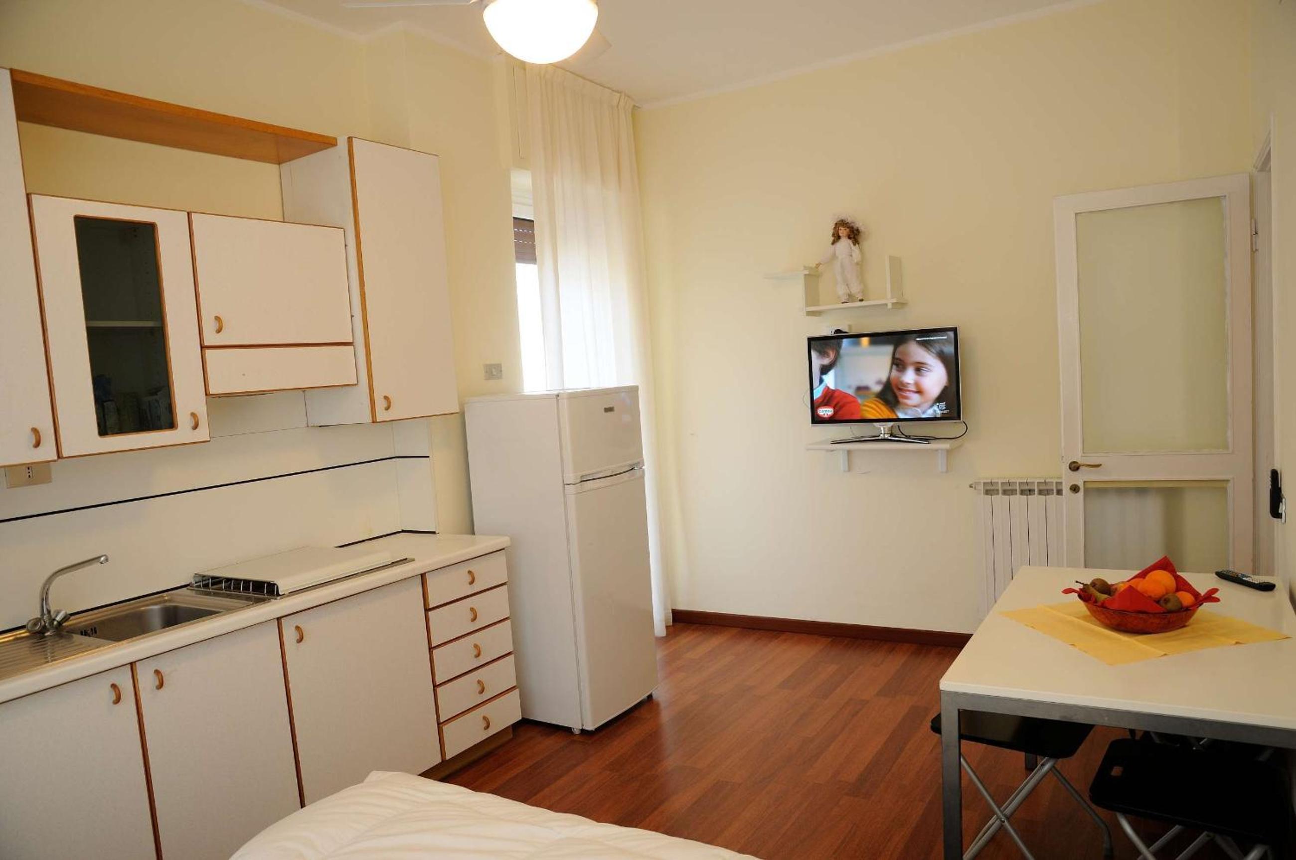 One-Bedroom Apartment - Photo 3