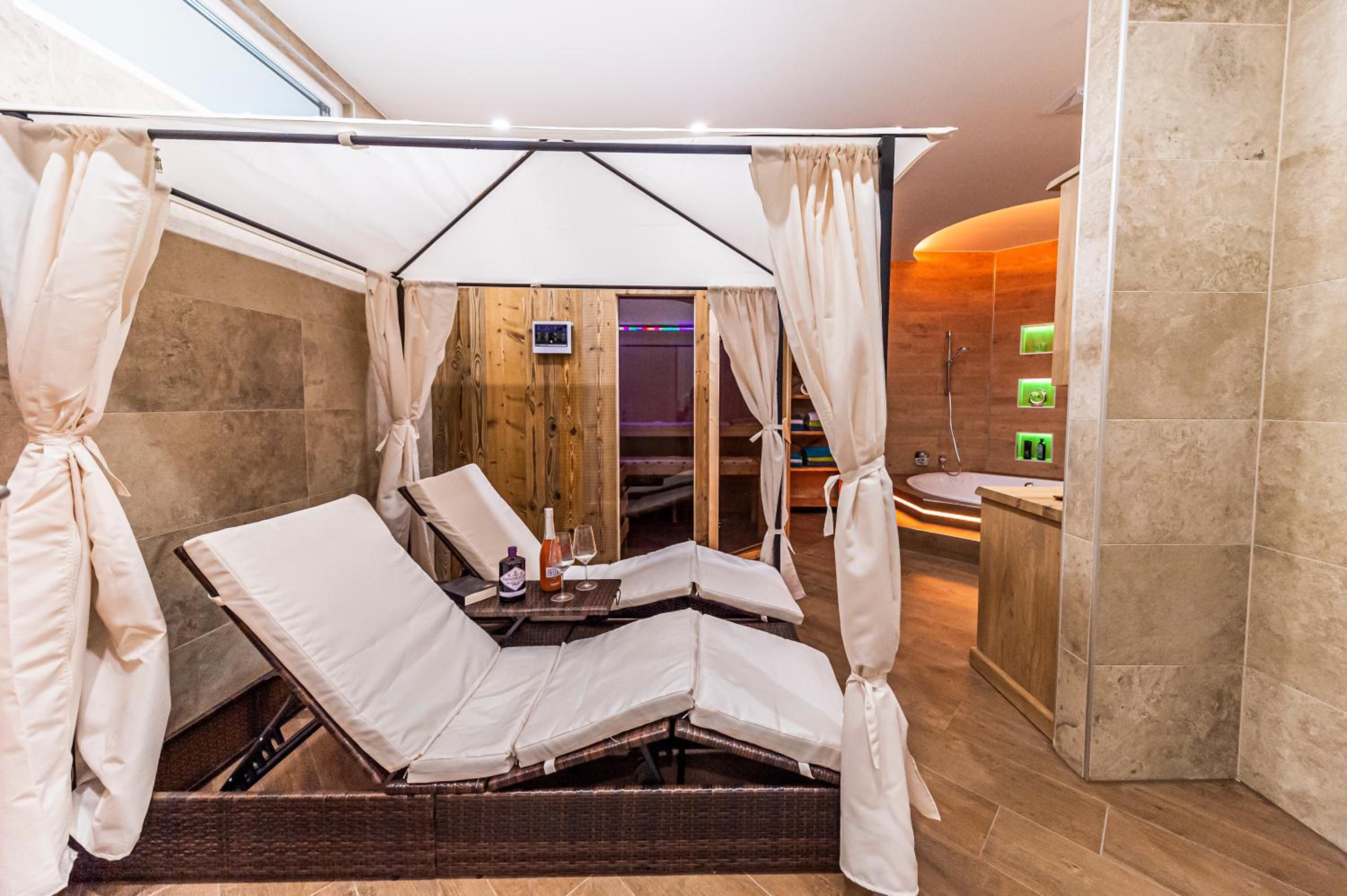 Suite with Sauna - Photo 4