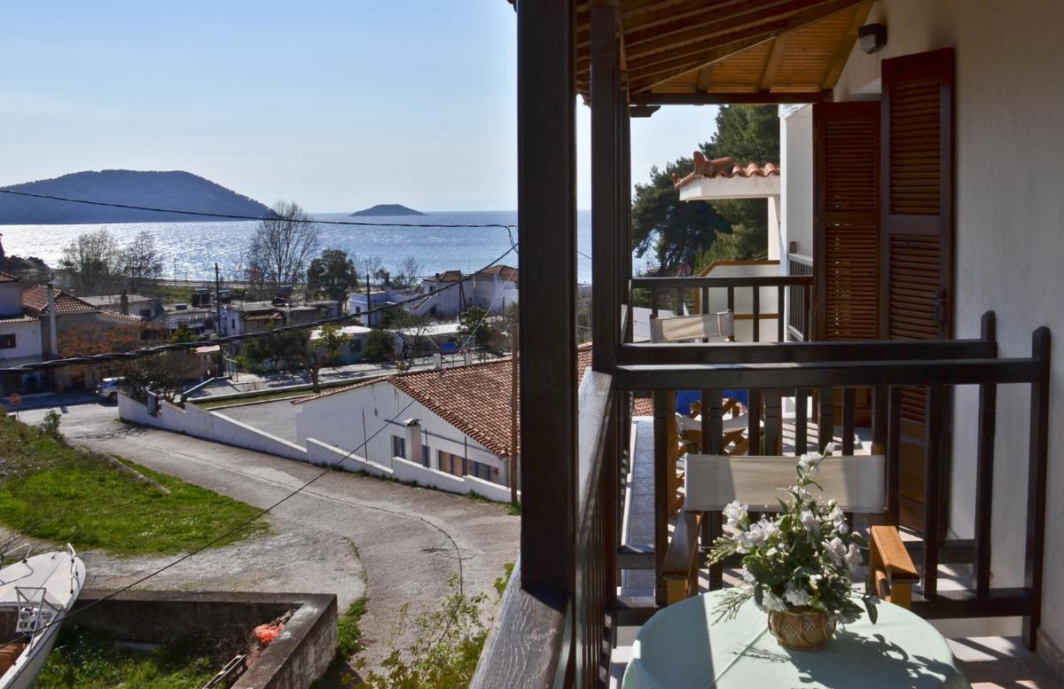 Studio with Balcony photo 1