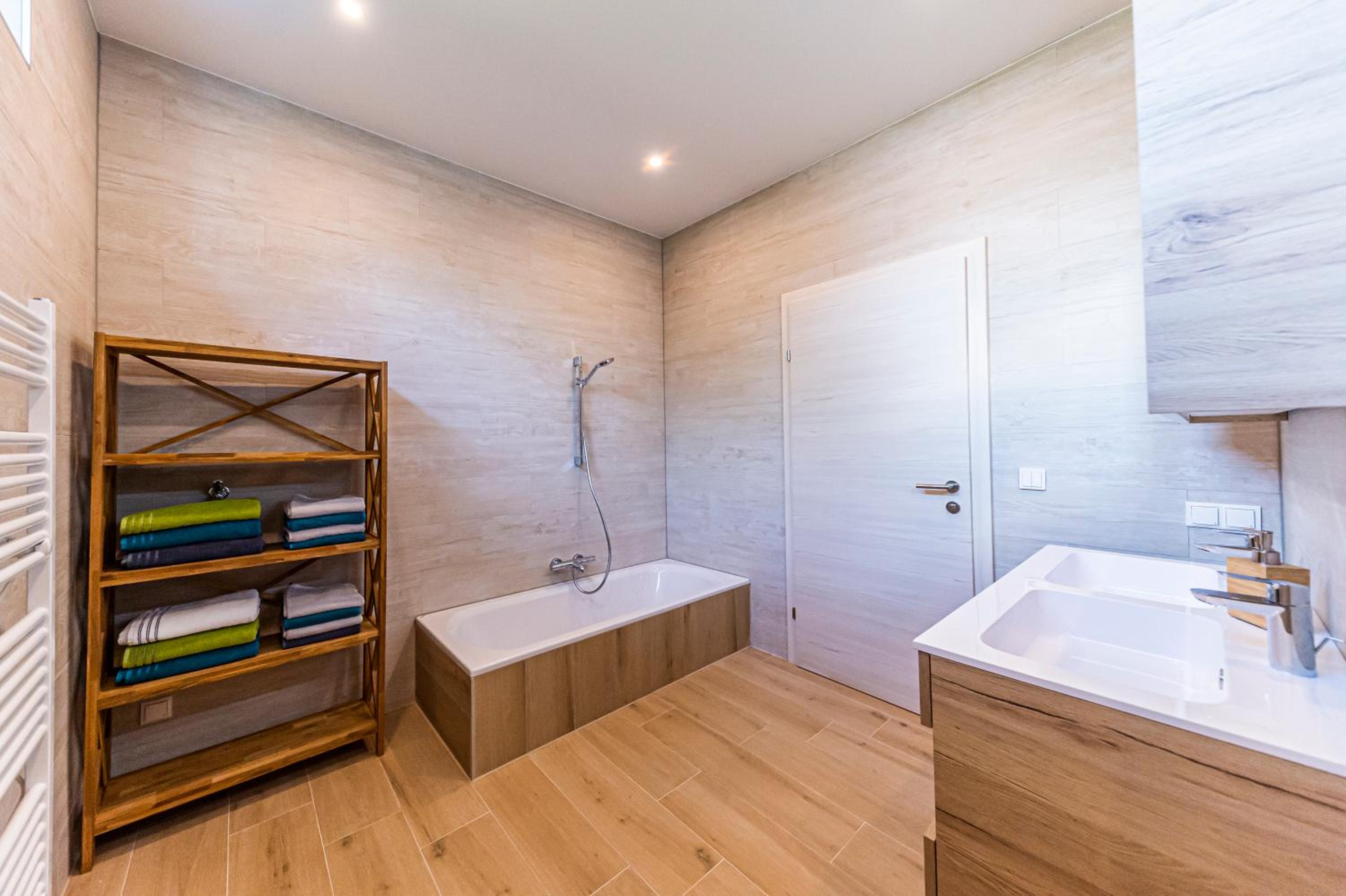 Junior Suite with Pool View - Photo 8