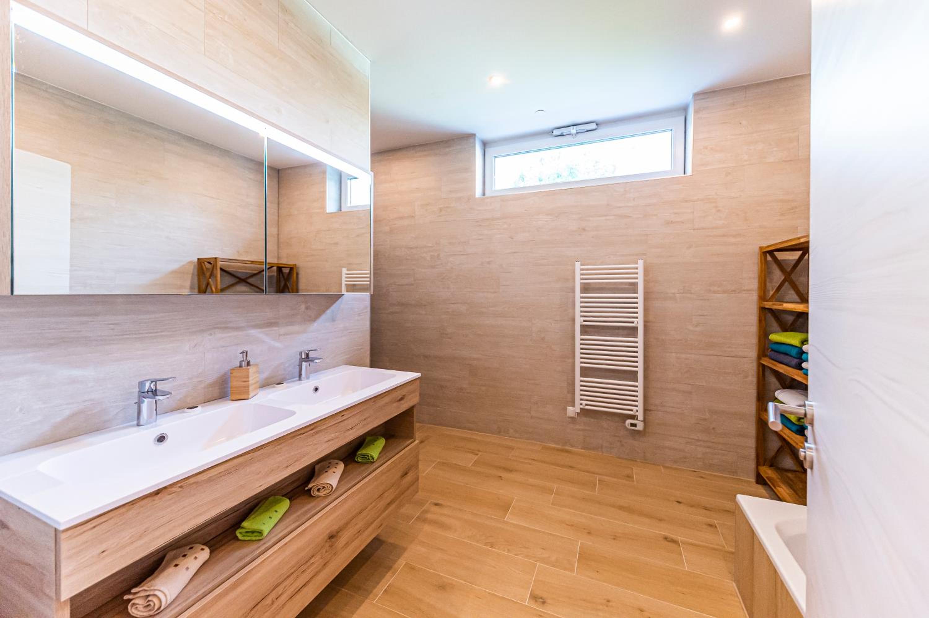 Junior Suite with Pool View - Photo 6