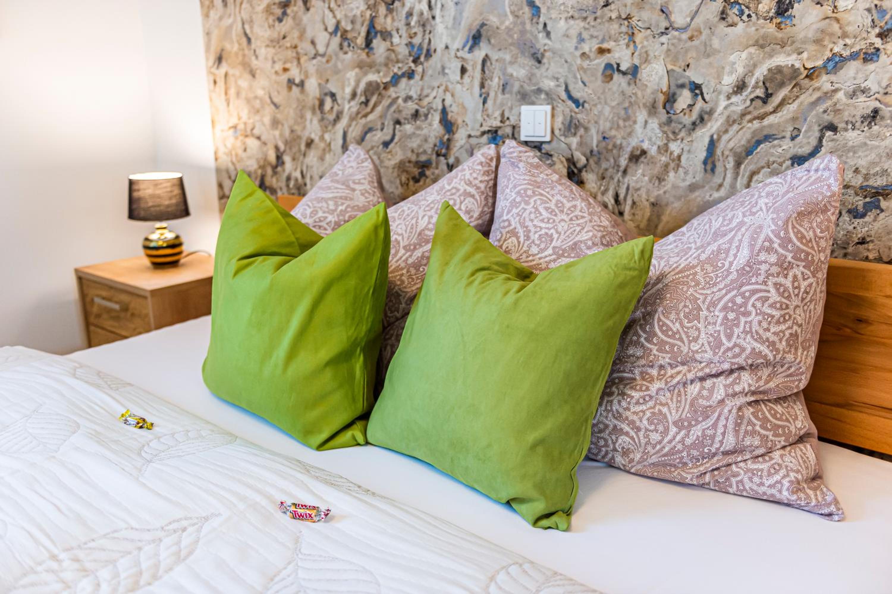 Junior Suite with Pool View - Photo 7