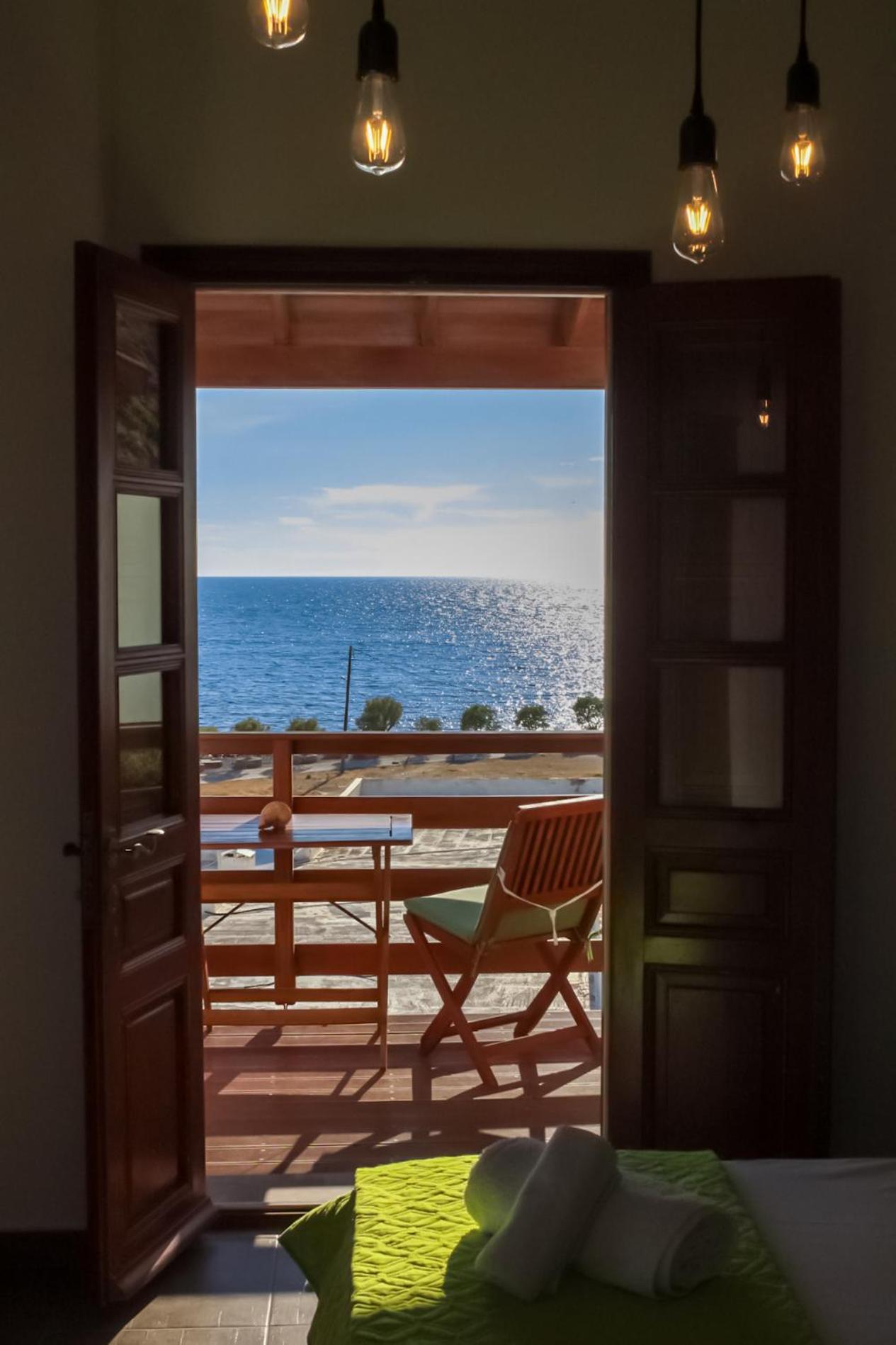 Double or Twin Room with Sea View - Photo 16