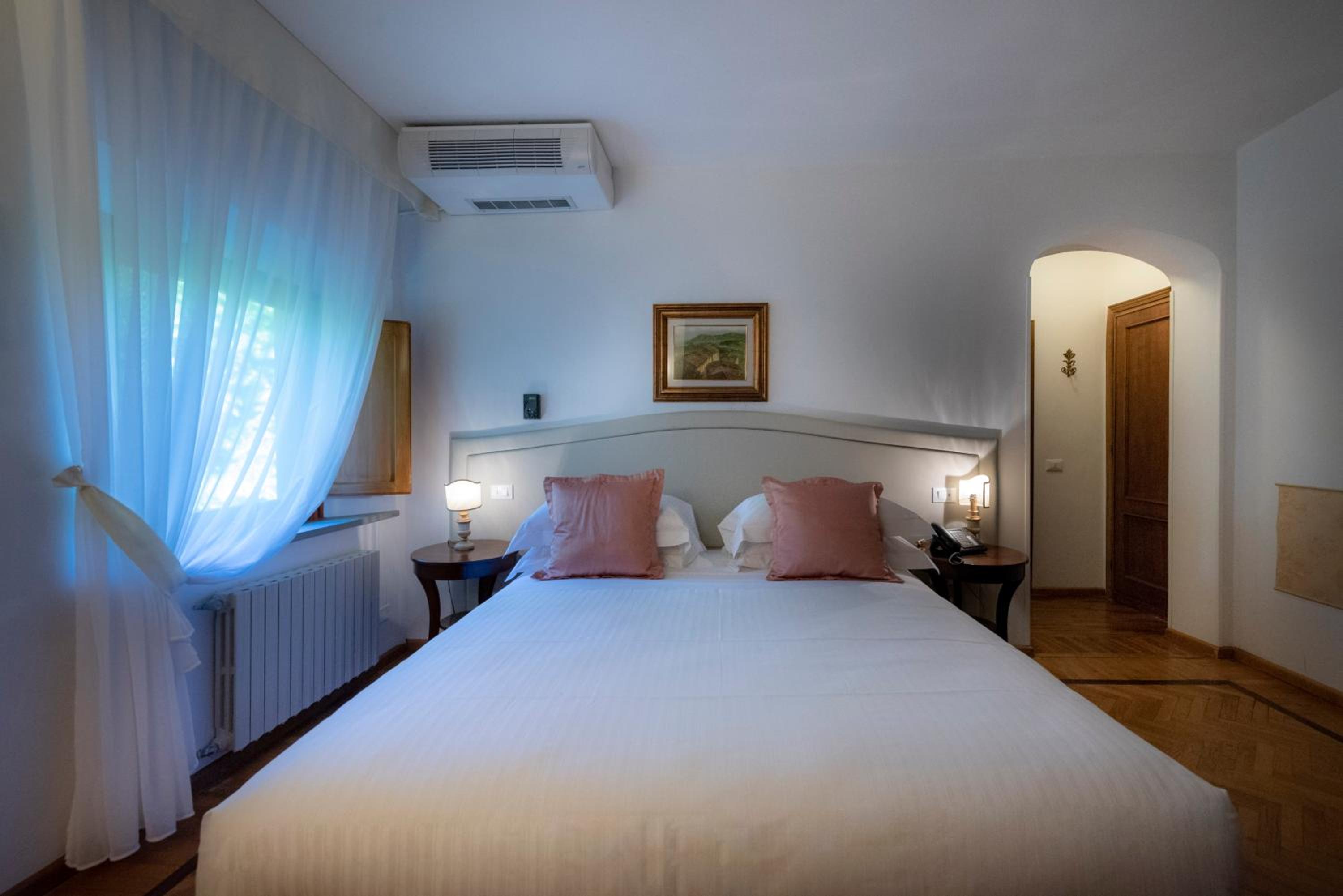 Suite - Photo 20