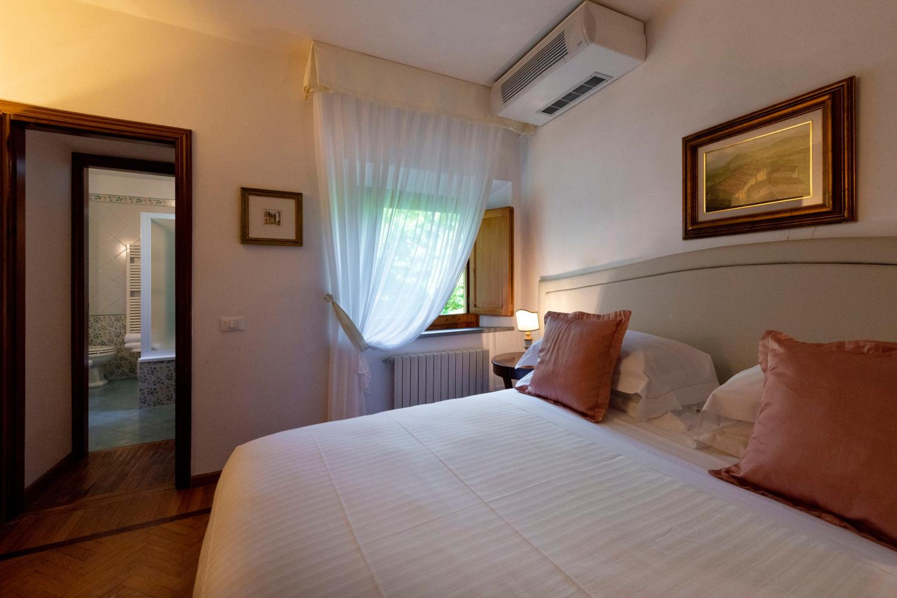 Suite - Photo 5