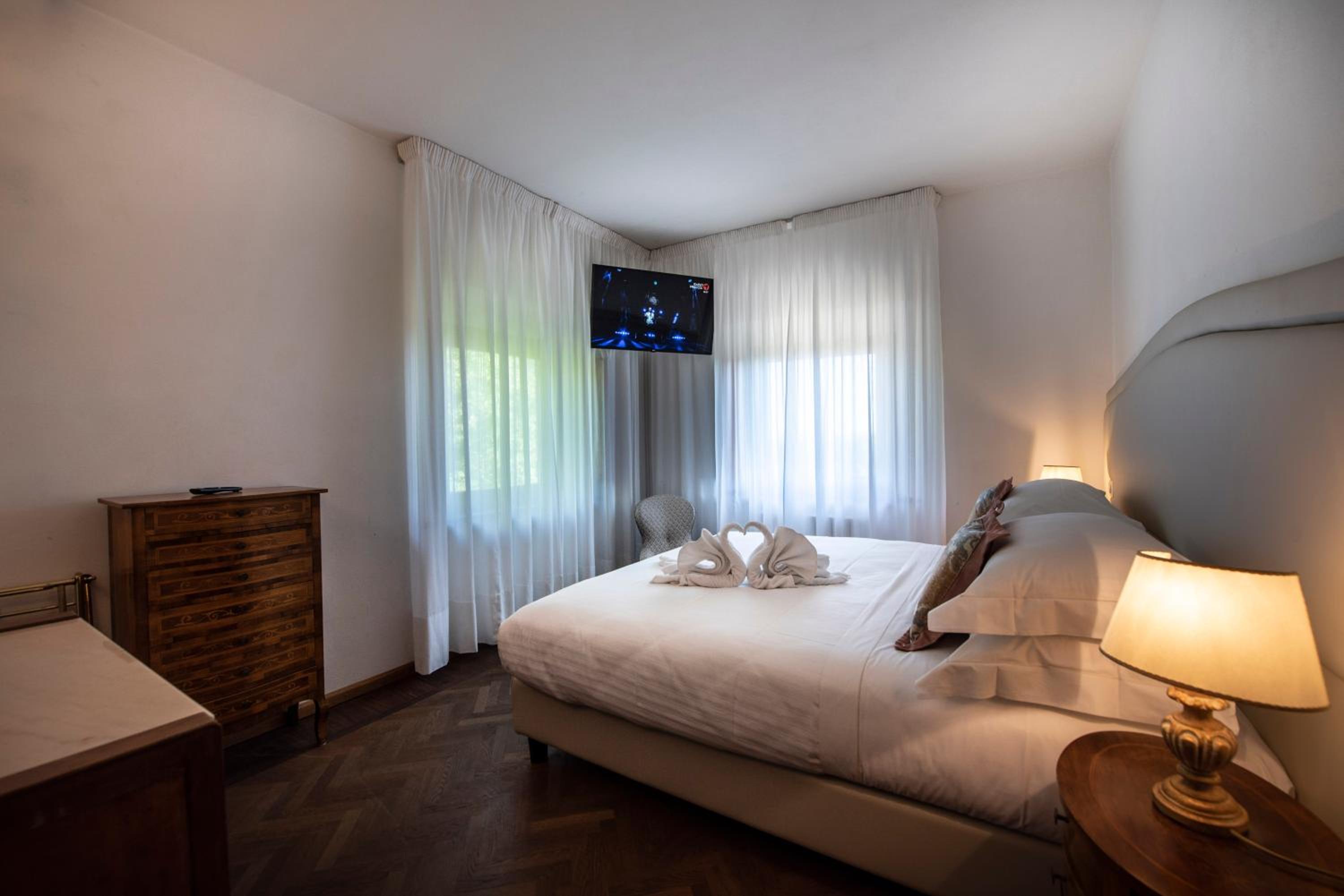 Suite - Photo 11