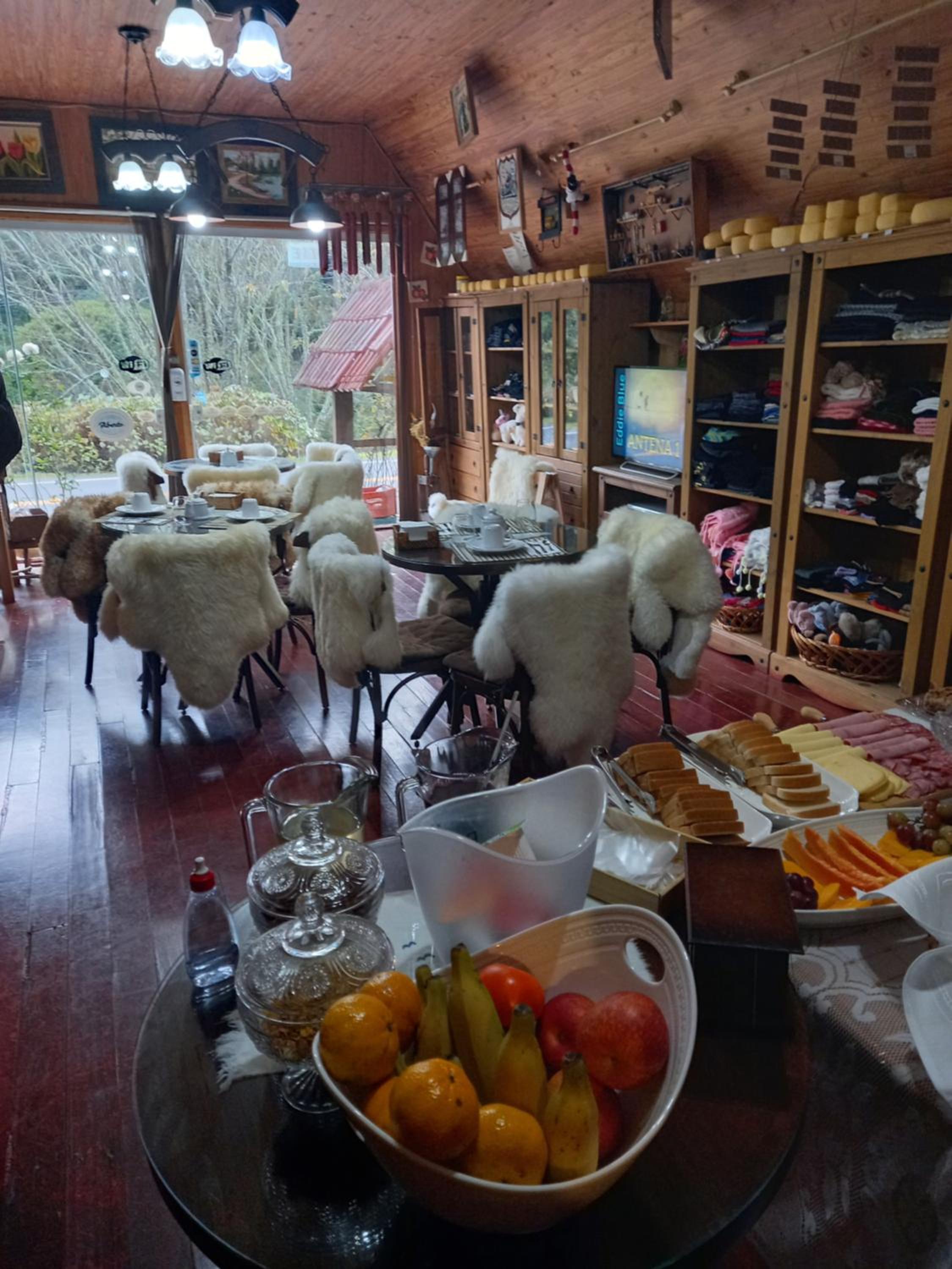 Deluxe Triple Room photo 3