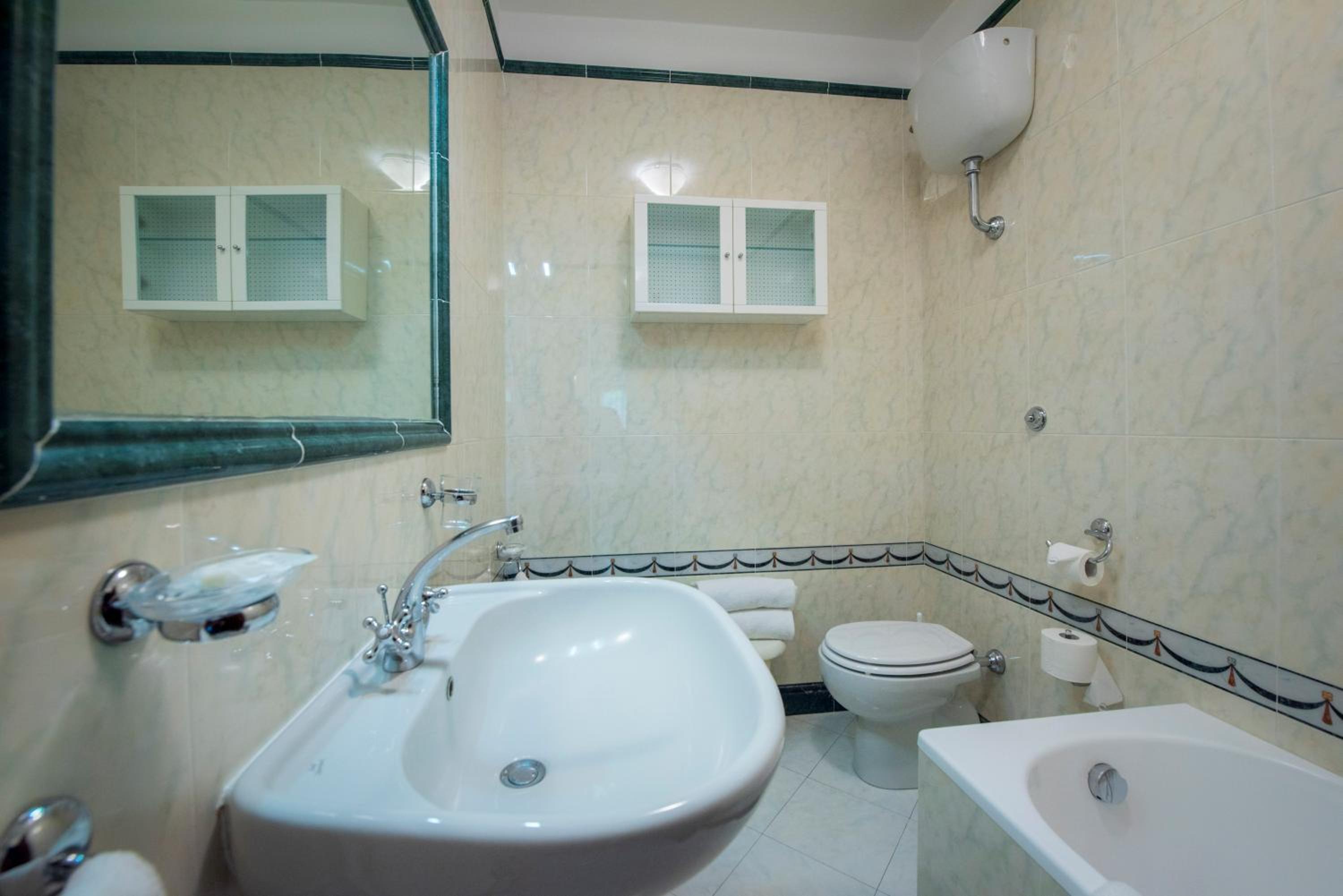 Suite - Photo 14