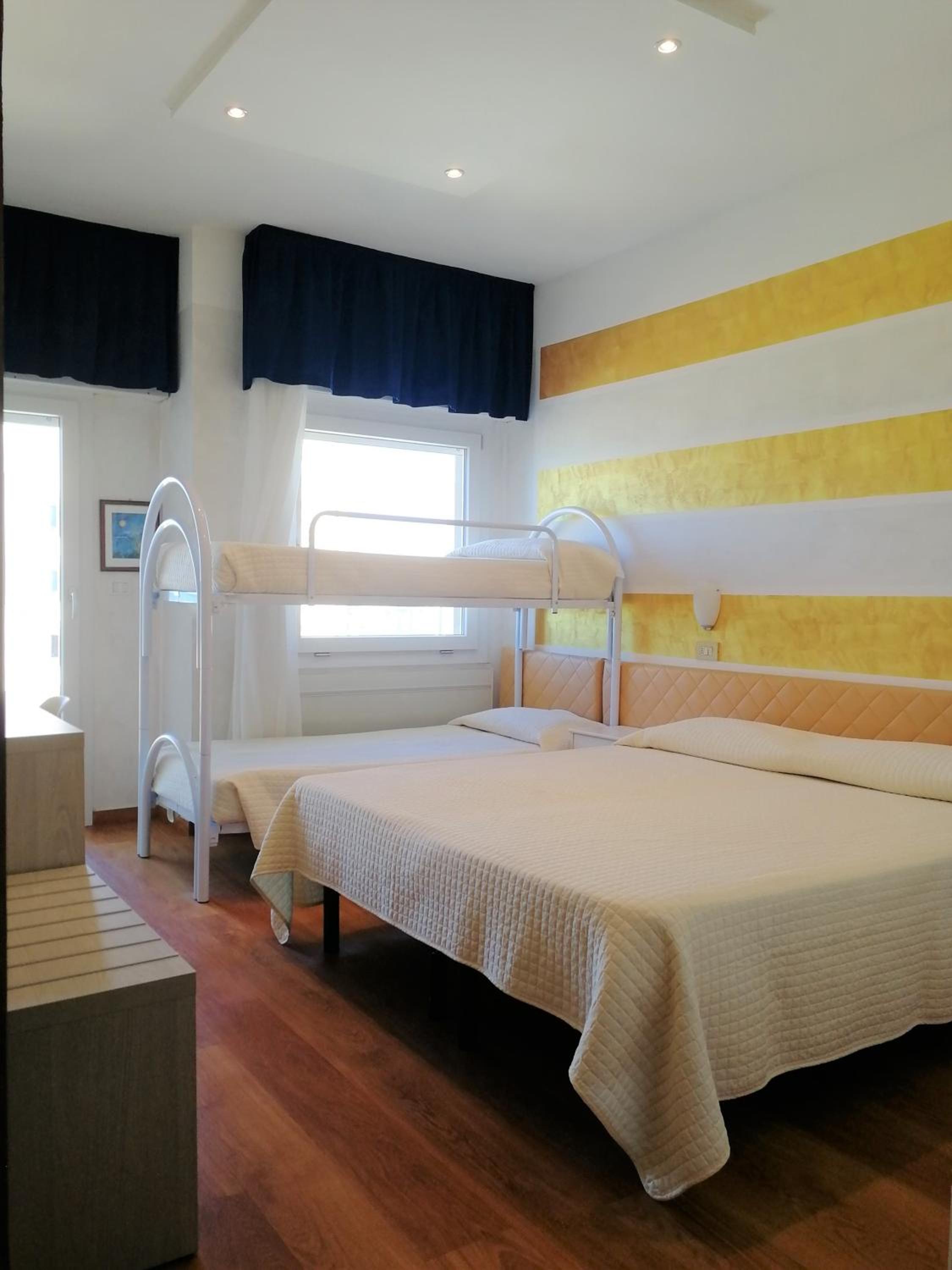 Quadruple Room with Sea View