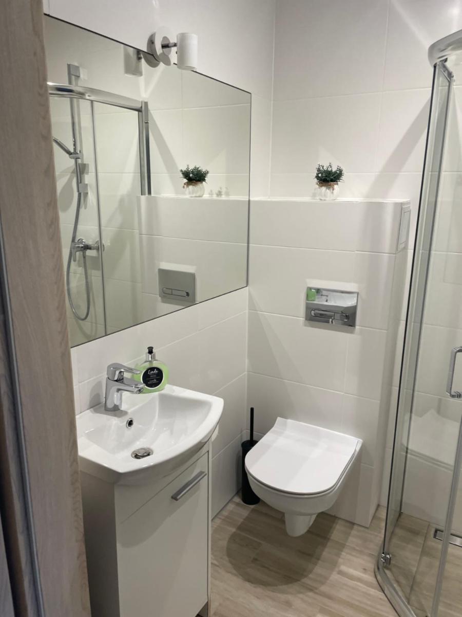 Large Double Room - Photo 1